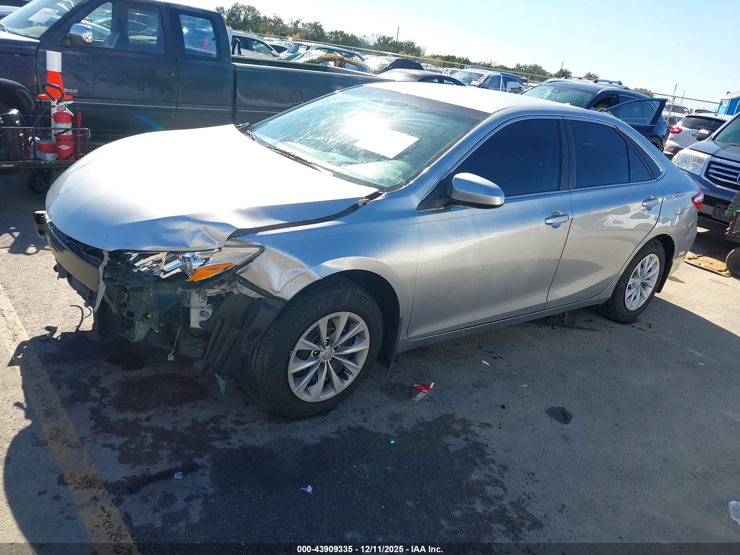 TOYOTA CAMRY image 2
