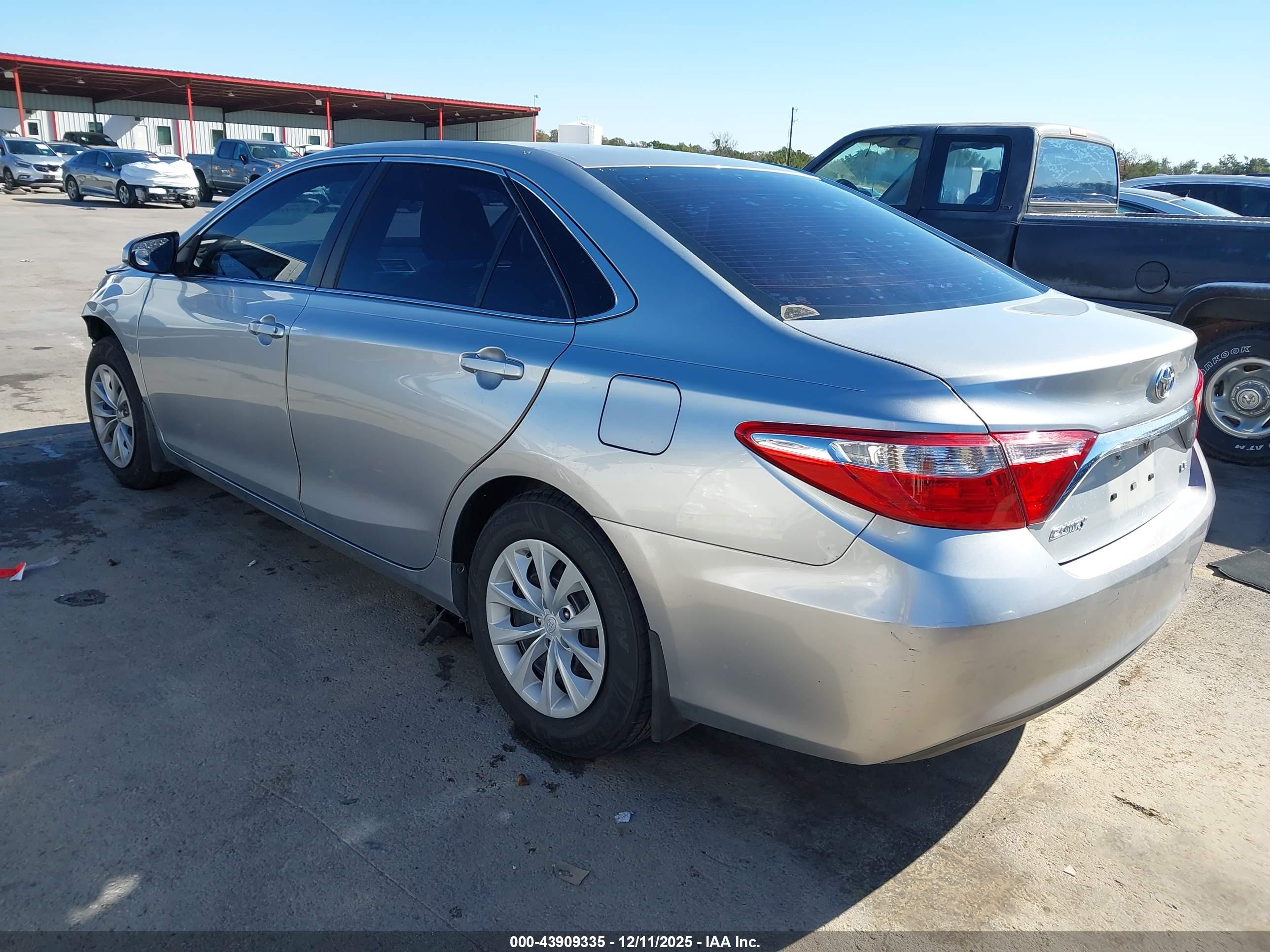 TOYOTA CAMRY image 3