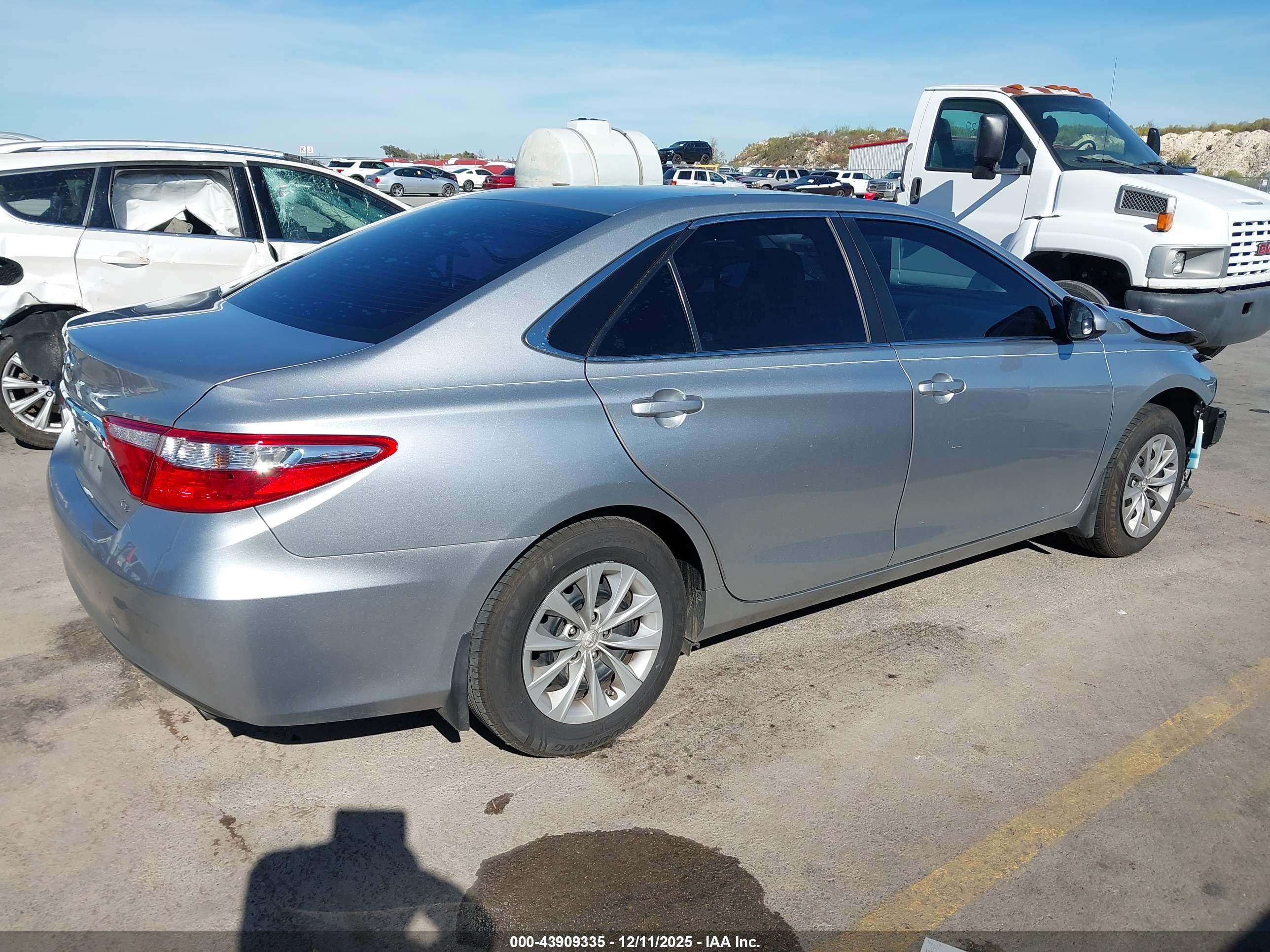 TOYOTA CAMRY image 4