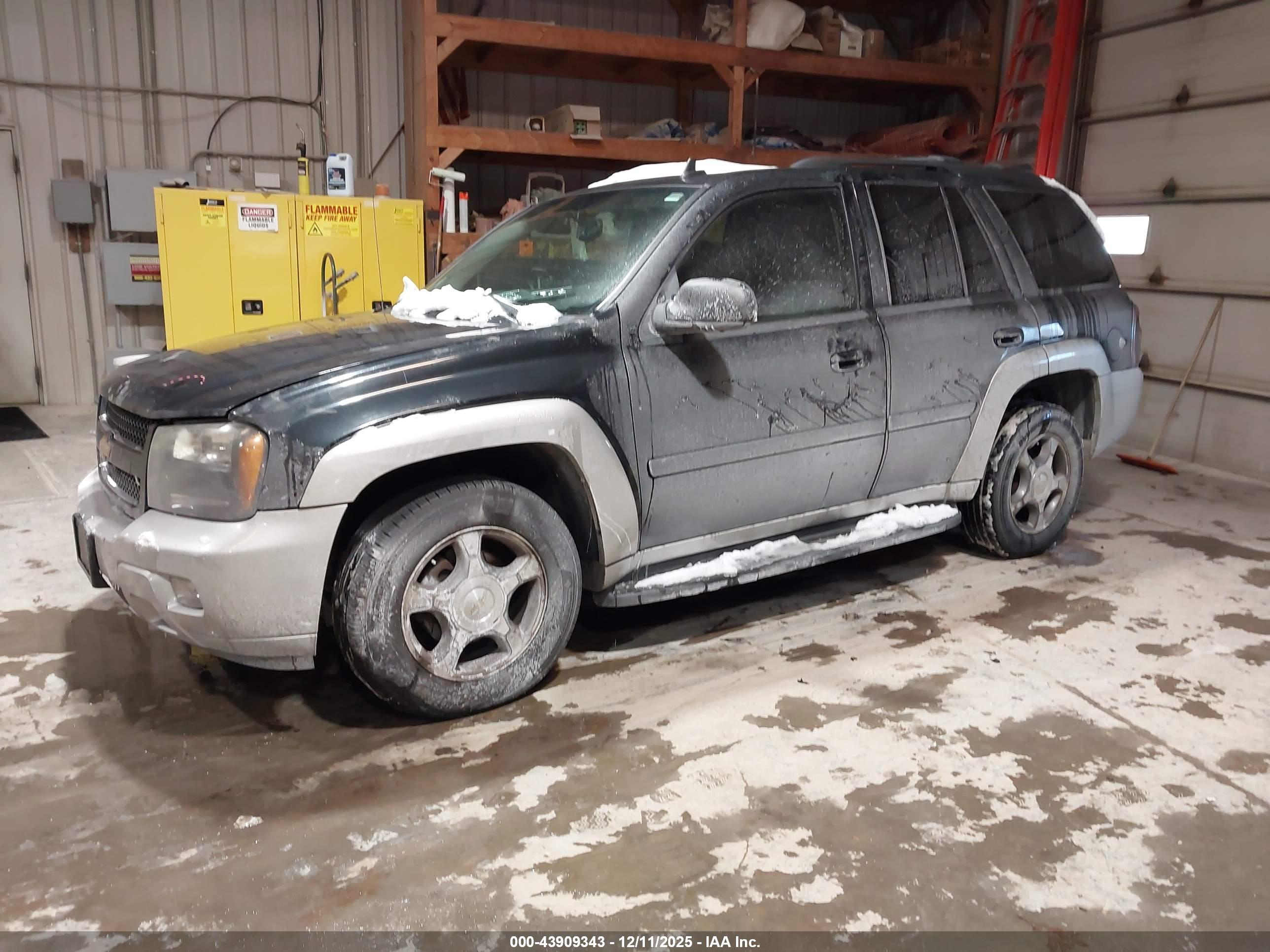 CHEVROLET TRAILBLAZER image 2