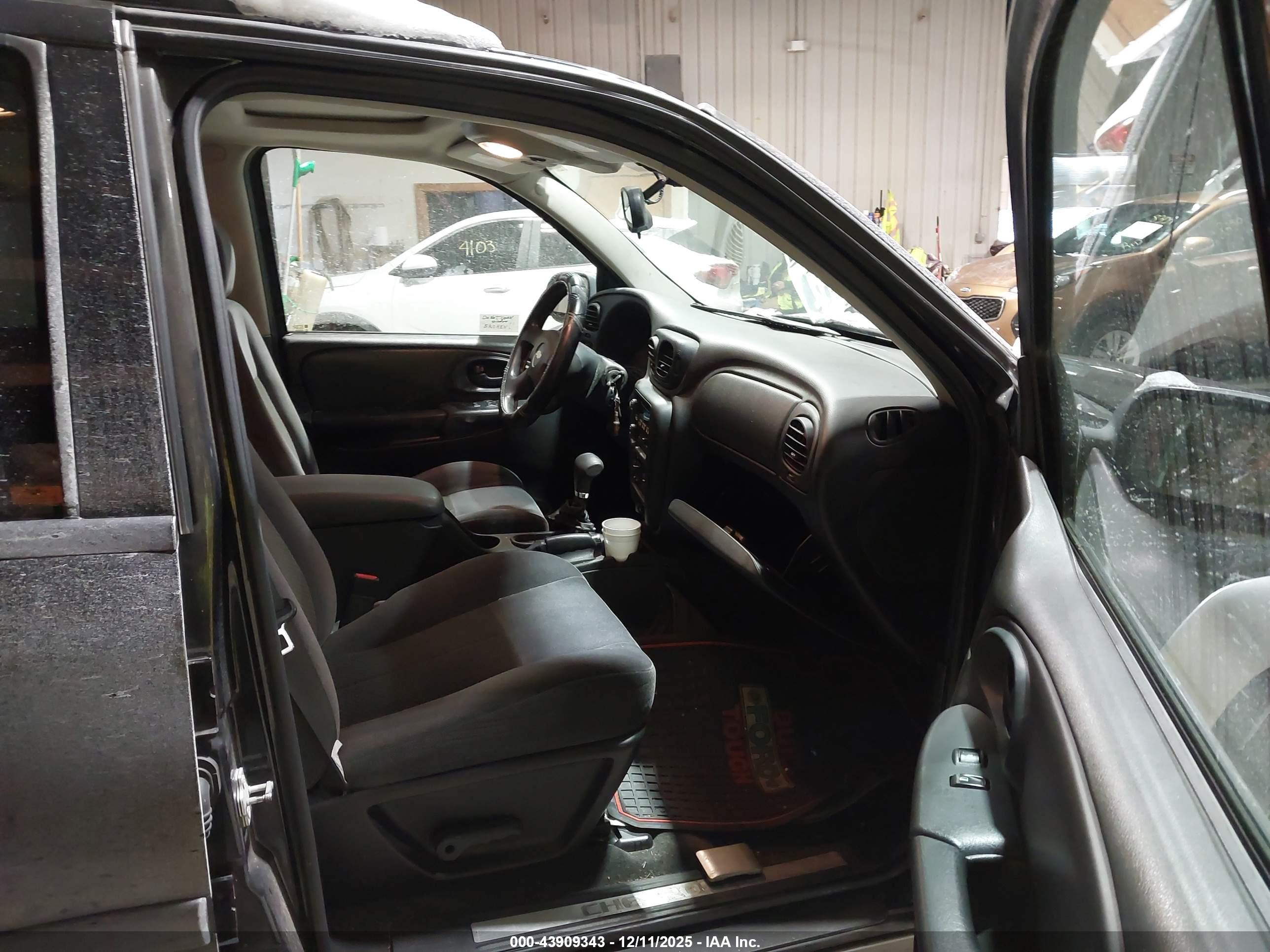 CHEVROLET TRAILBLAZER image 5
