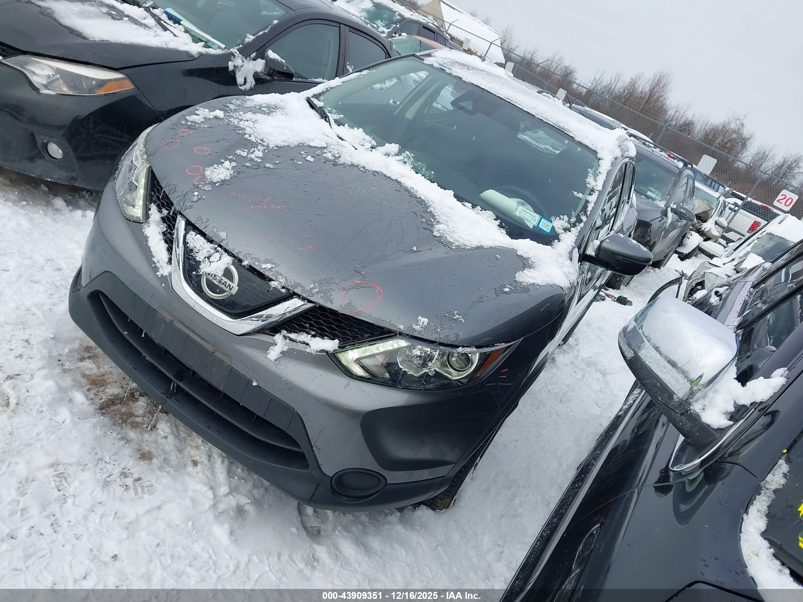 NISSAN ROGUE image 2