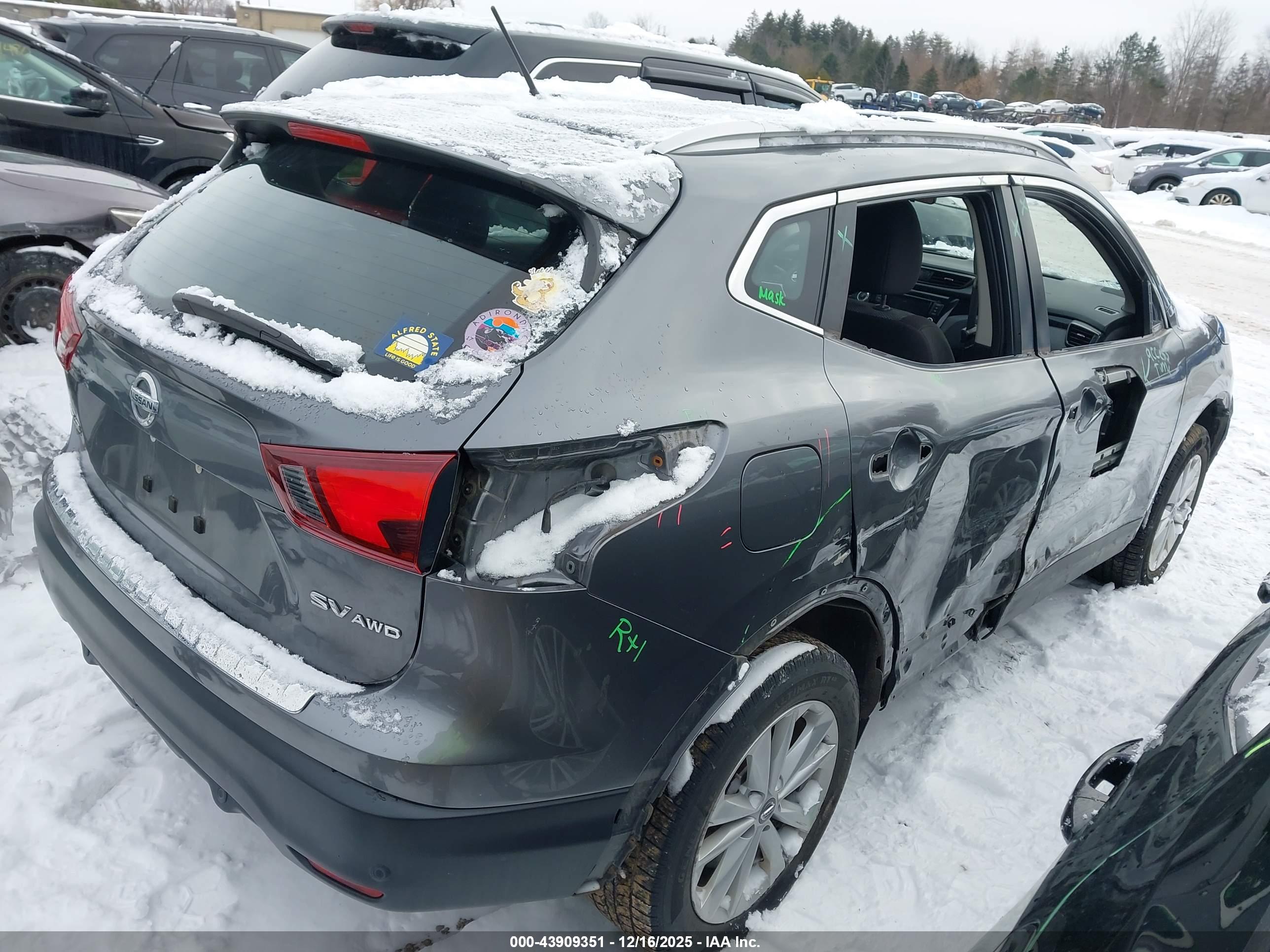 NISSAN ROGUE image 4