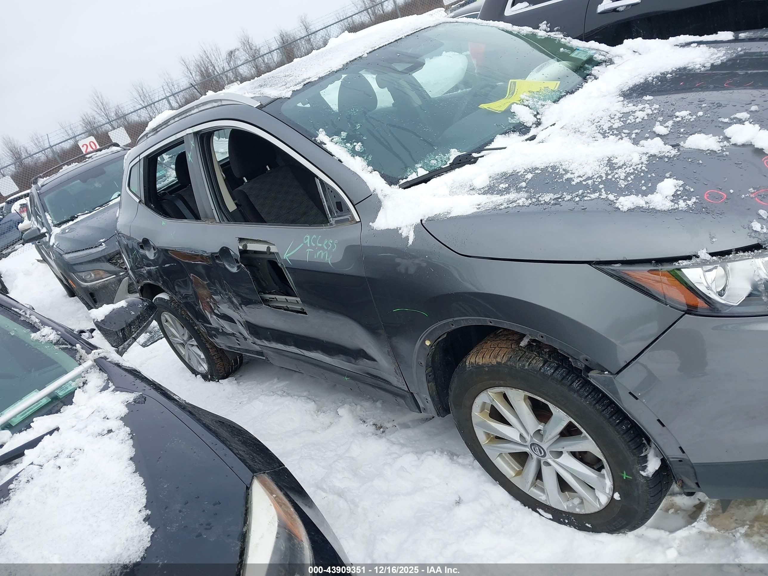 NISSAN ROGUE image 6