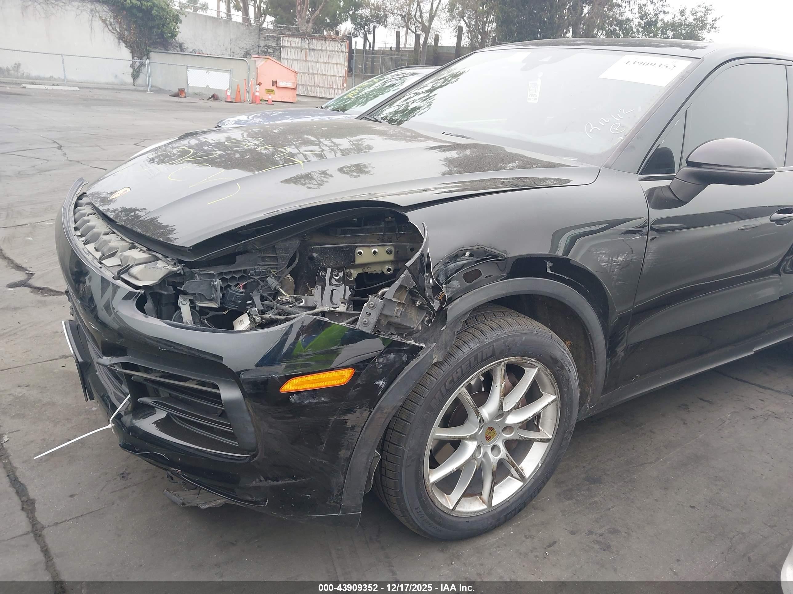 PORSCHE CAYENNE image 6