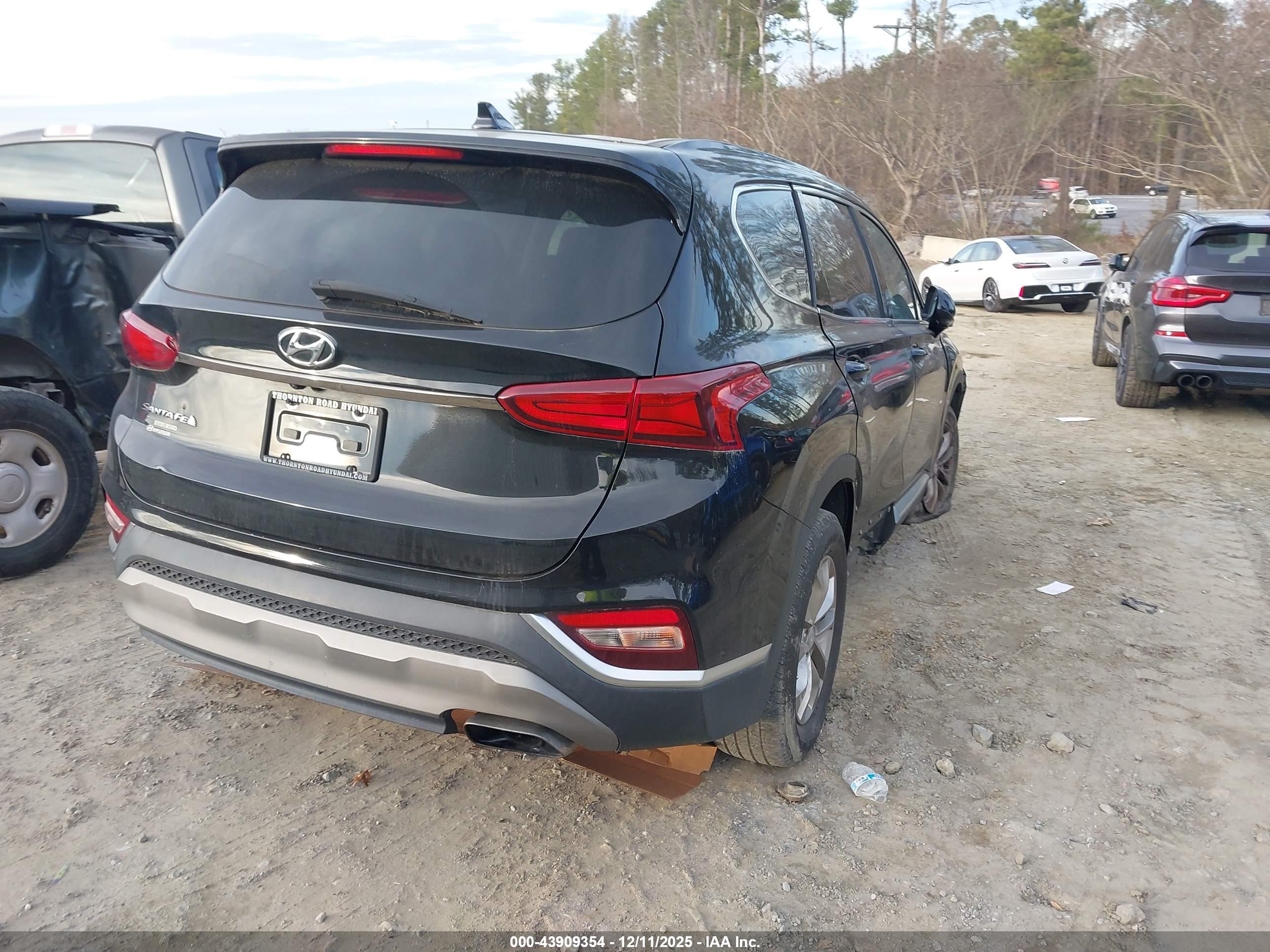 HYUNDAI SANTA image 4