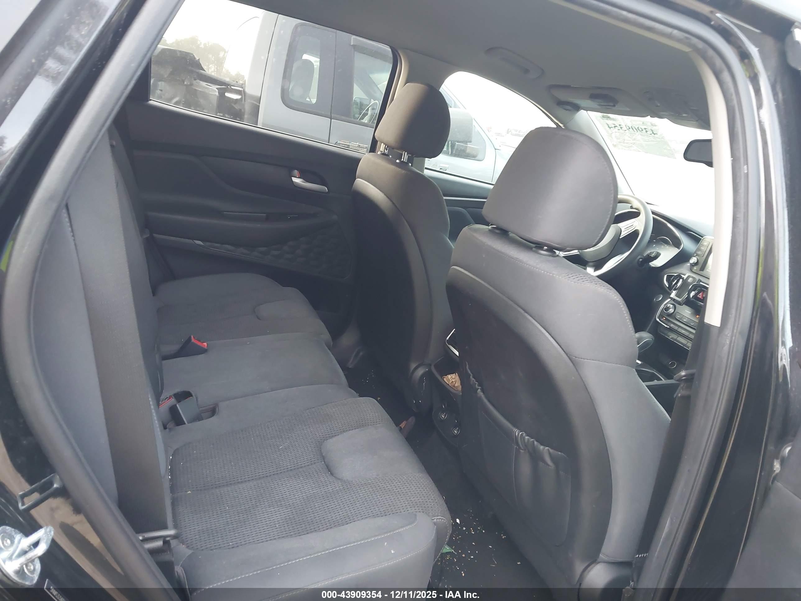 HYUNDAI SANTA image 8