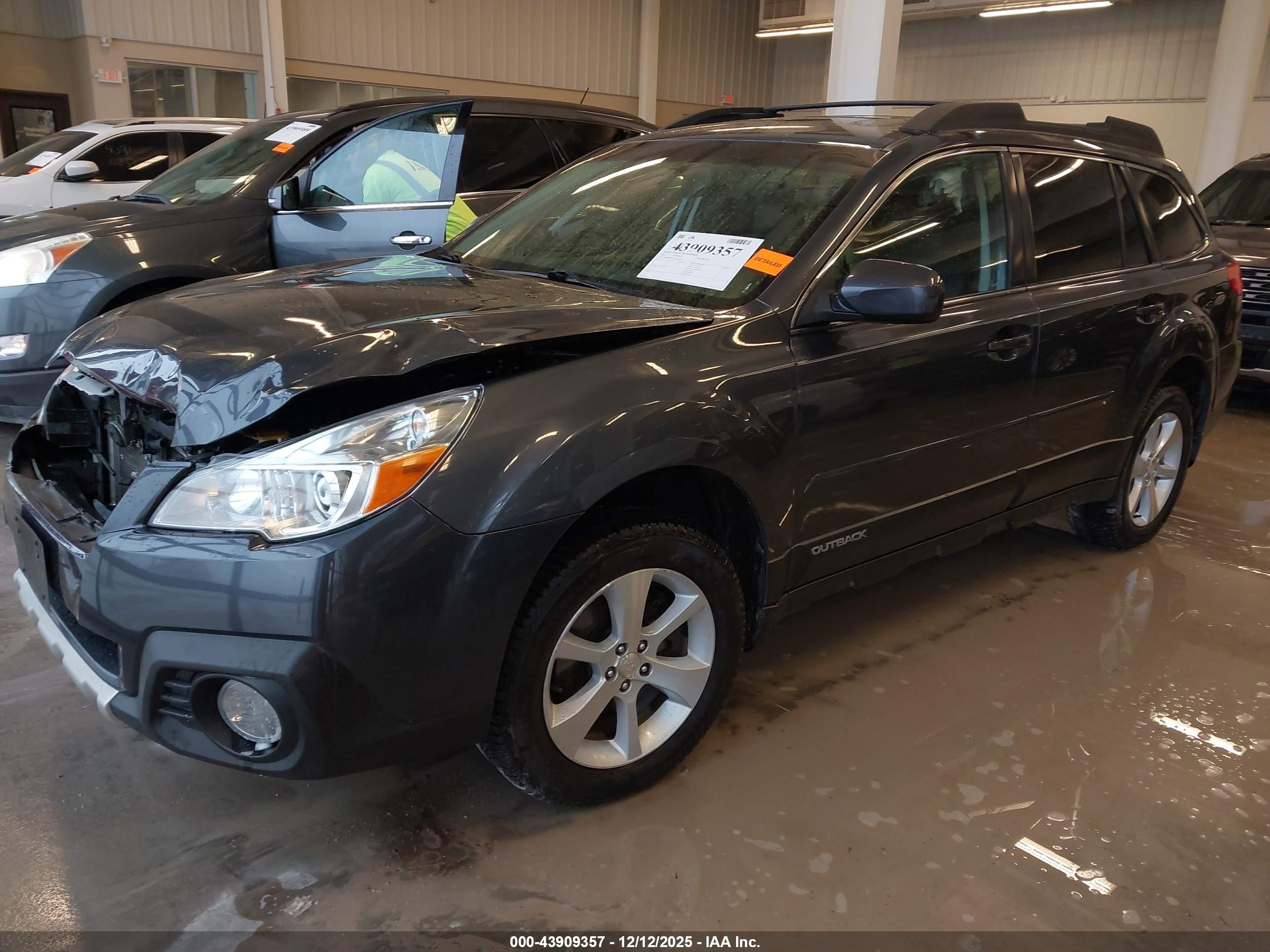SUBARU OUTBACK image 2