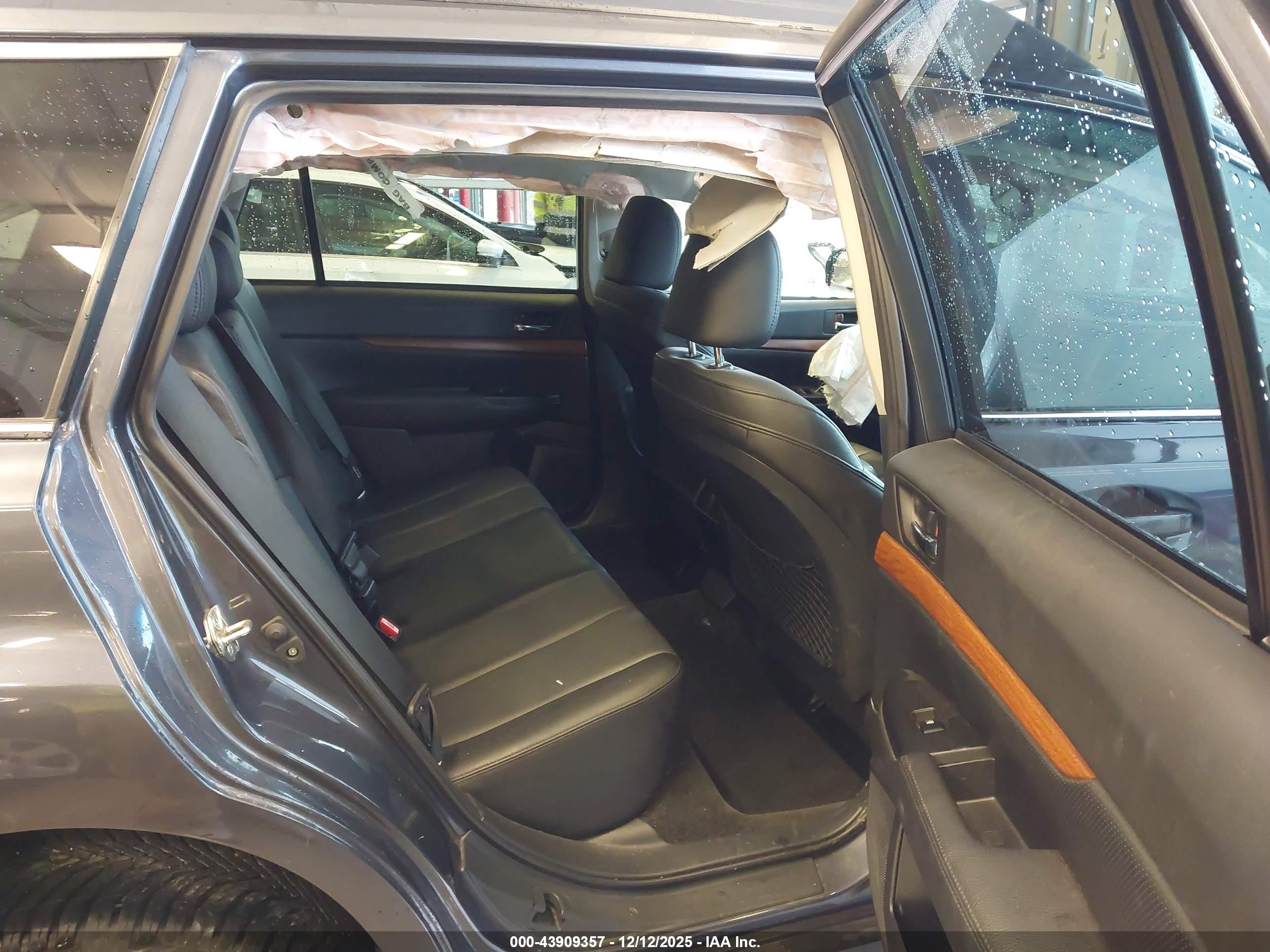 SUBARU OUTBACK image 8