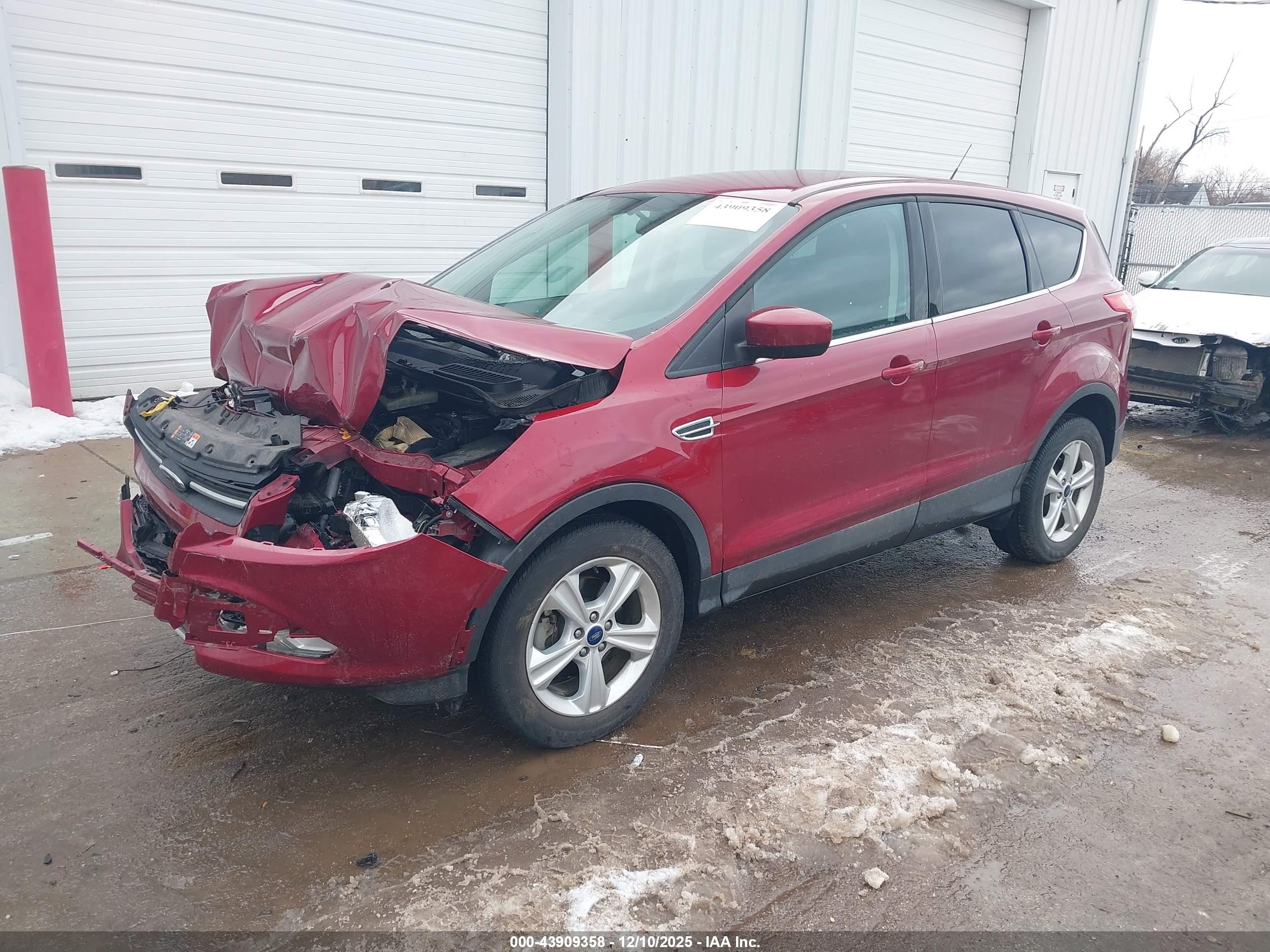 FORD ESCAPE image 2