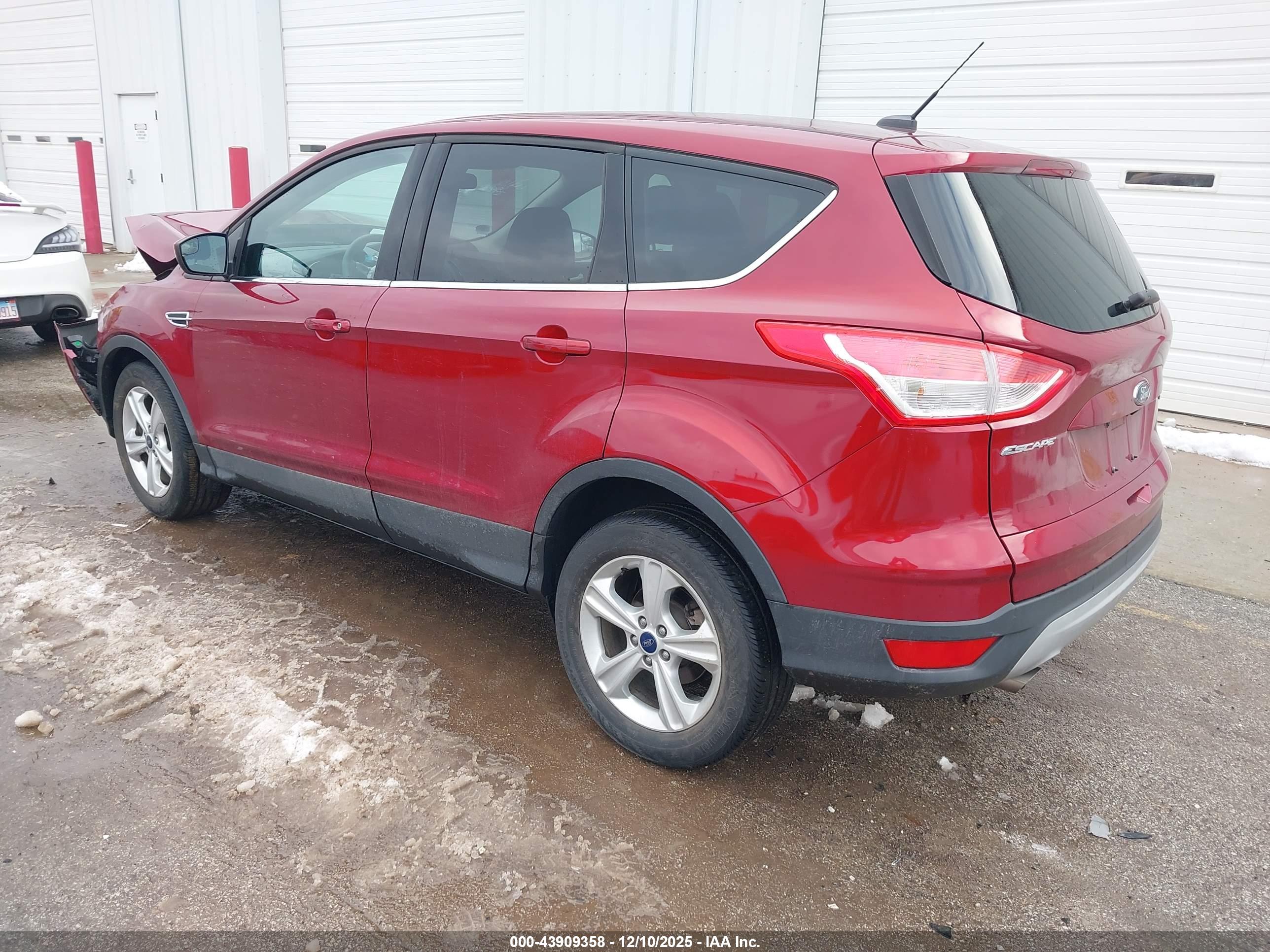 FORD ESCAPE image 3