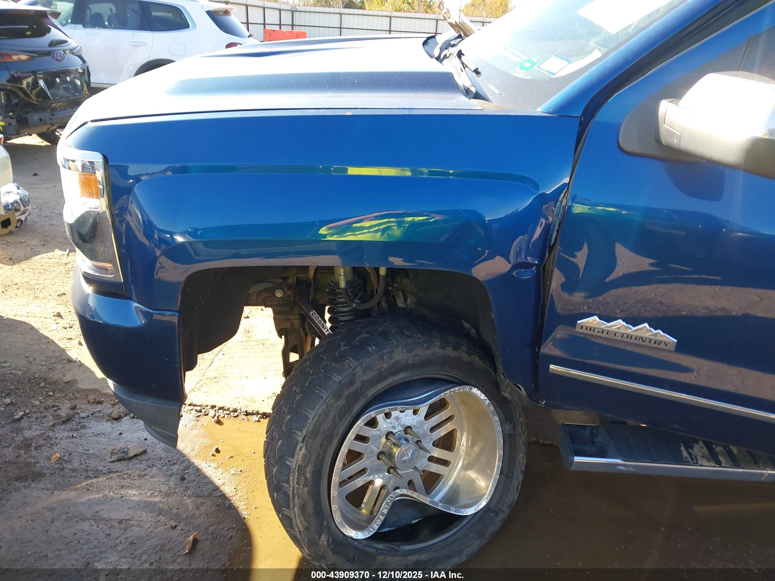 CHEVROLET SILVERADO image 6