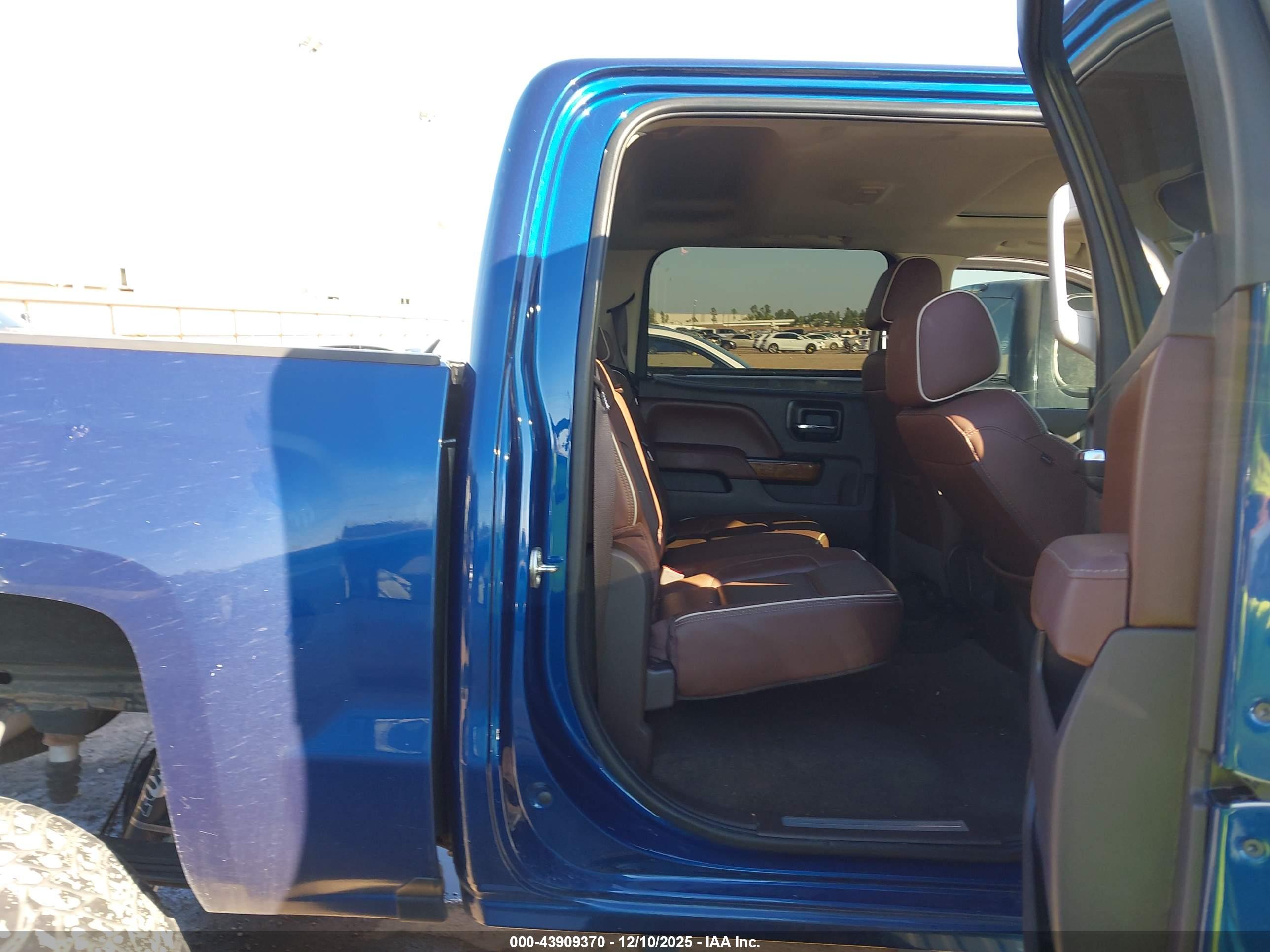 CHEVROLET SILVERADO image 8