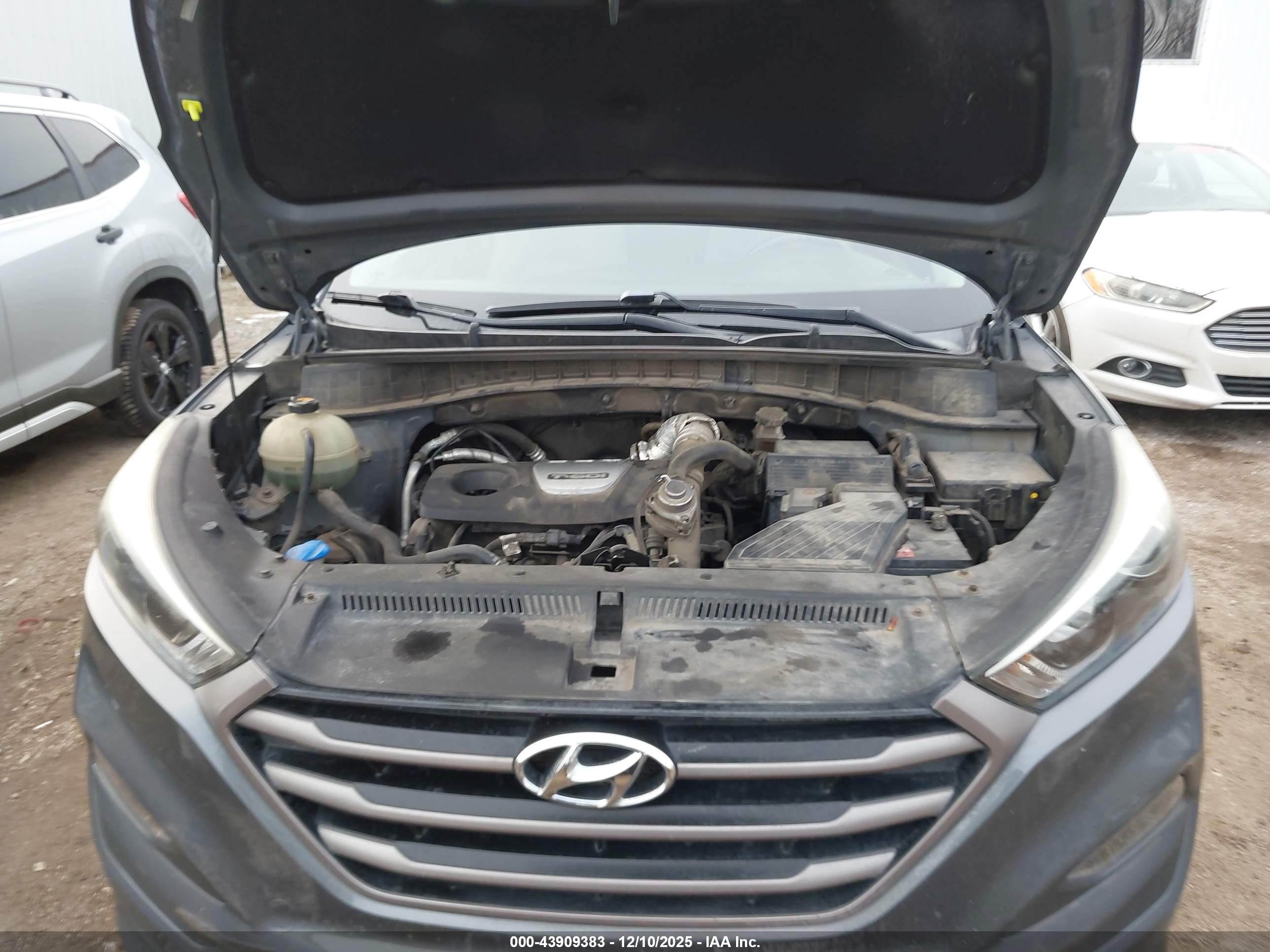 HYUNDAI TUCSON image 10