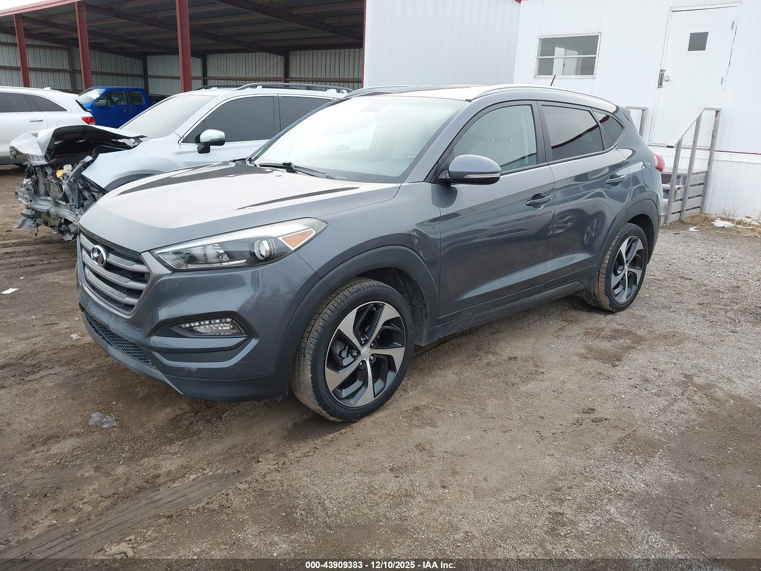 HYUNDAI TUCSON image 2