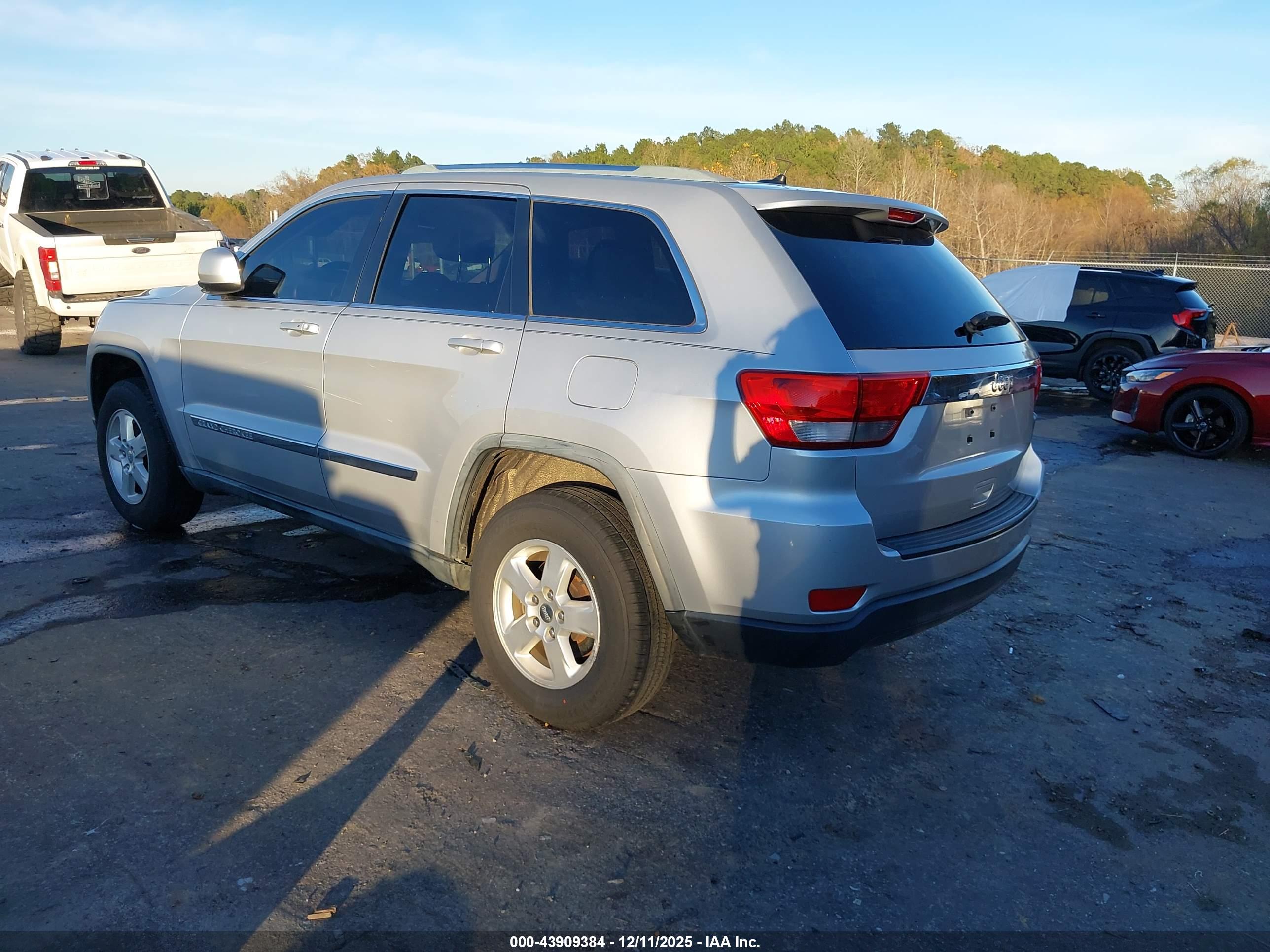JEEP GRAND image 3