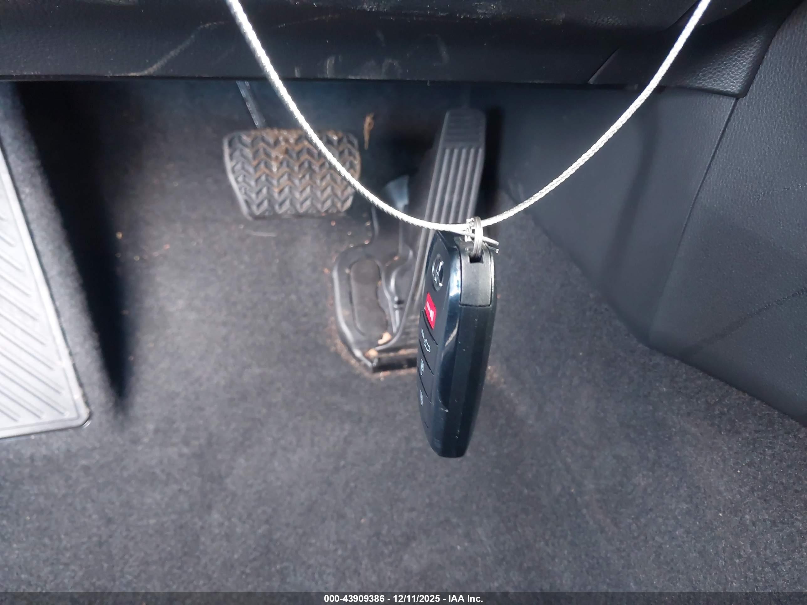 TOYOTA PRIUS image 11