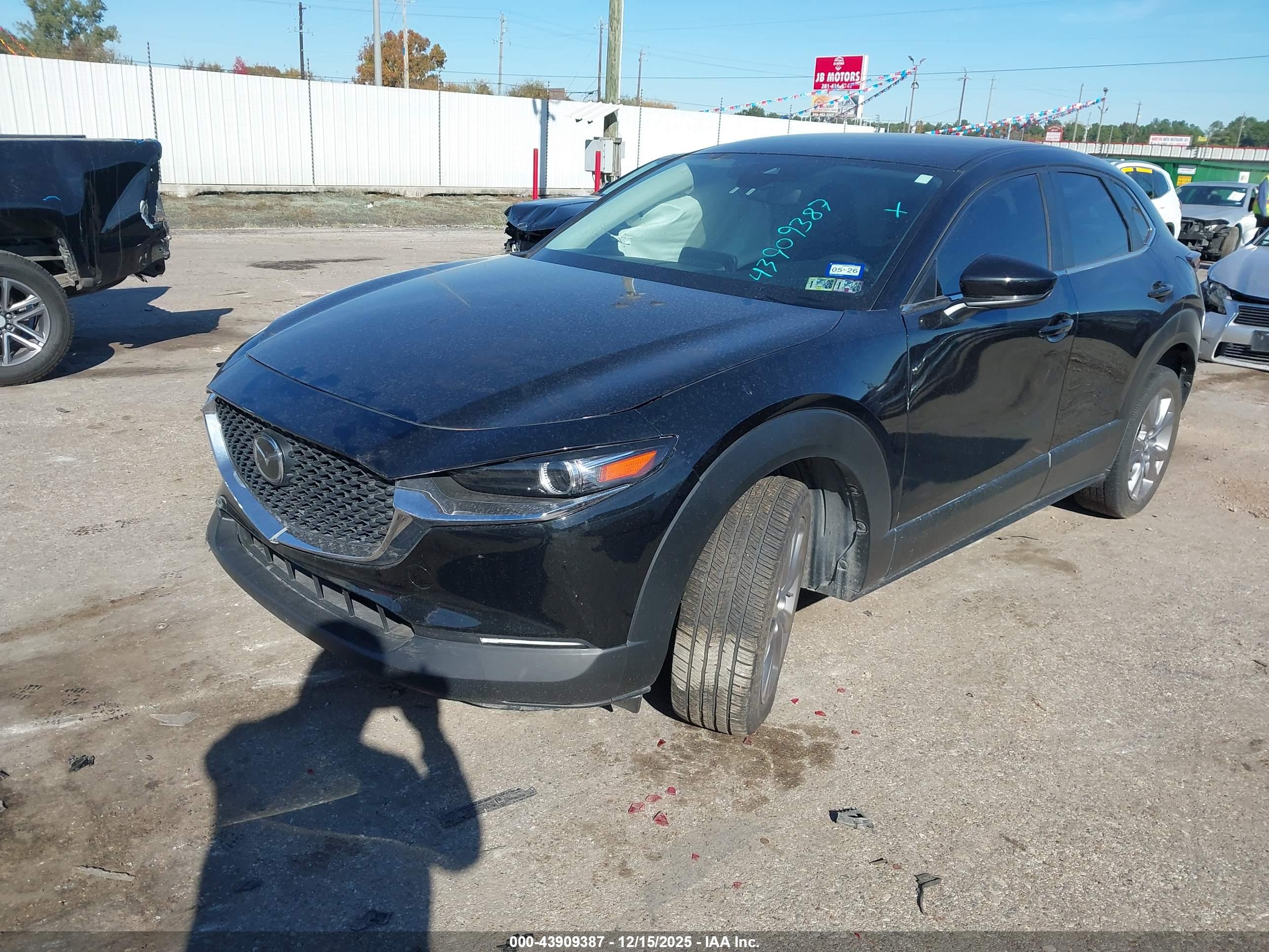 MAZDA CX-30 image 2