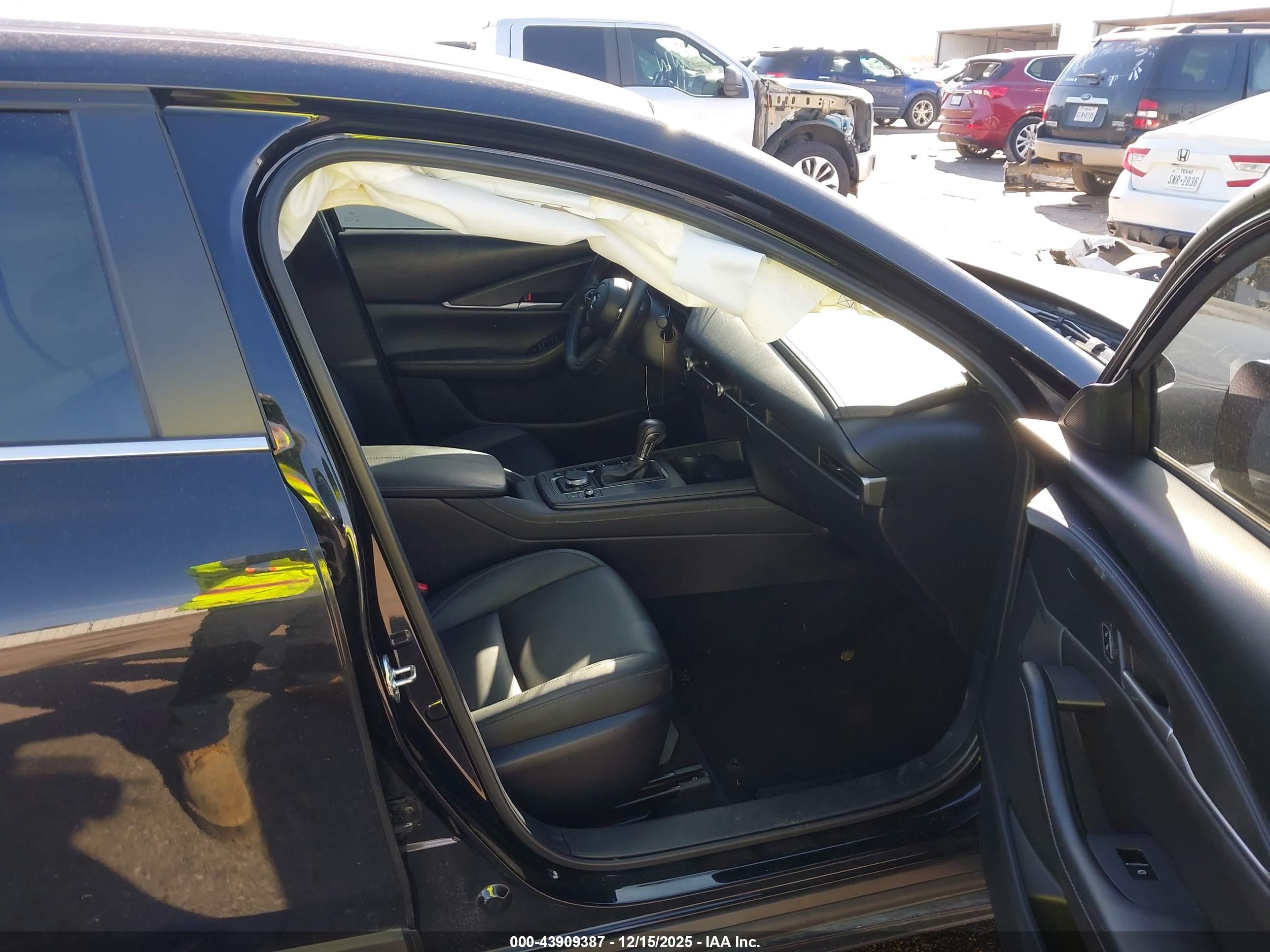 MAZDA CX-30 image 5
