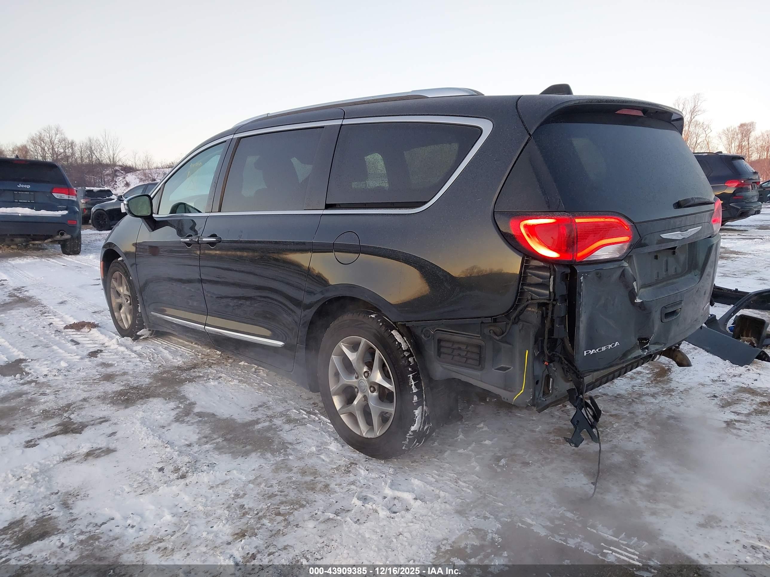 CHRYSLER PACIFICA image 3