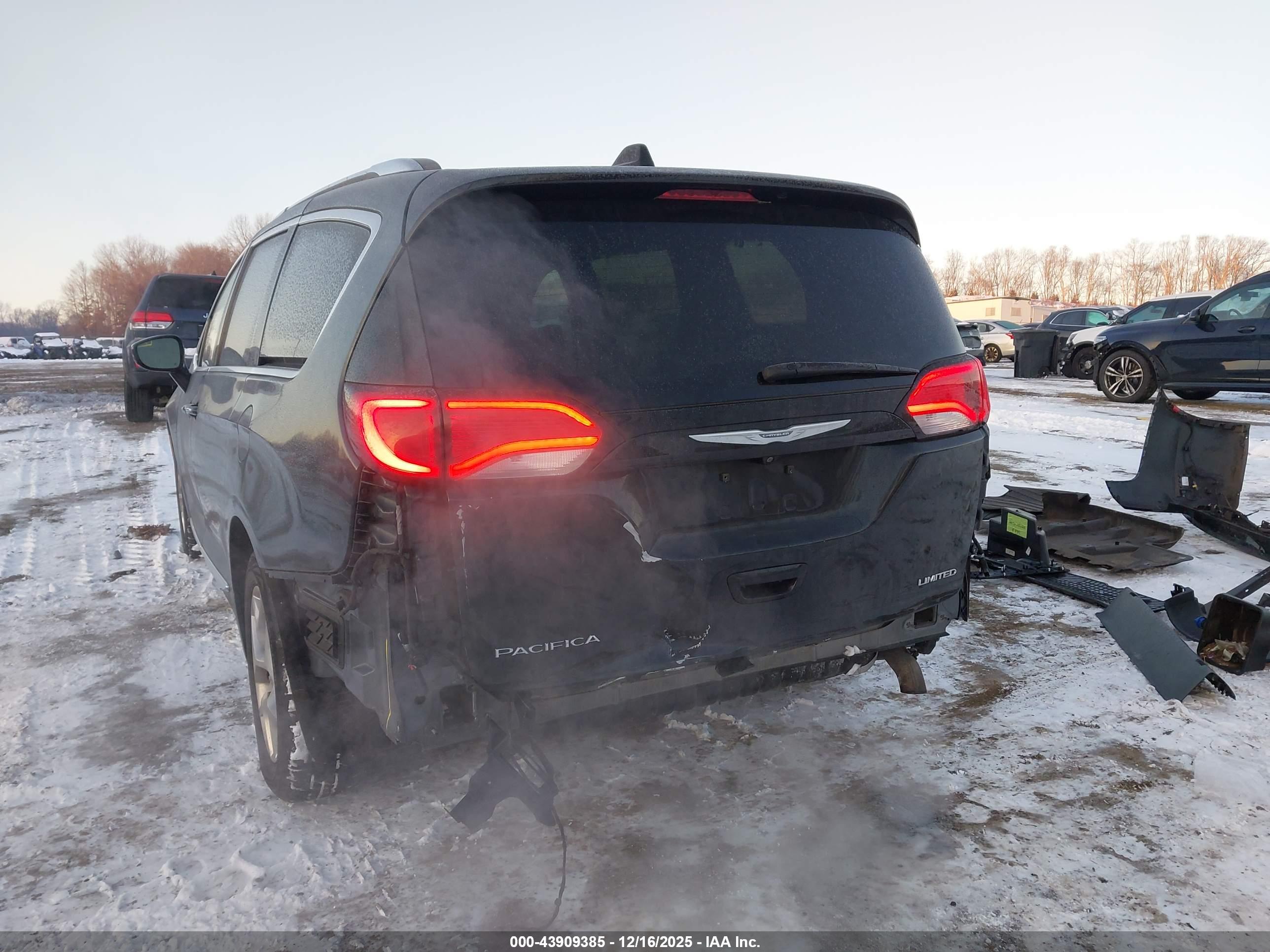 CHRYSLER PACIFICA image 6