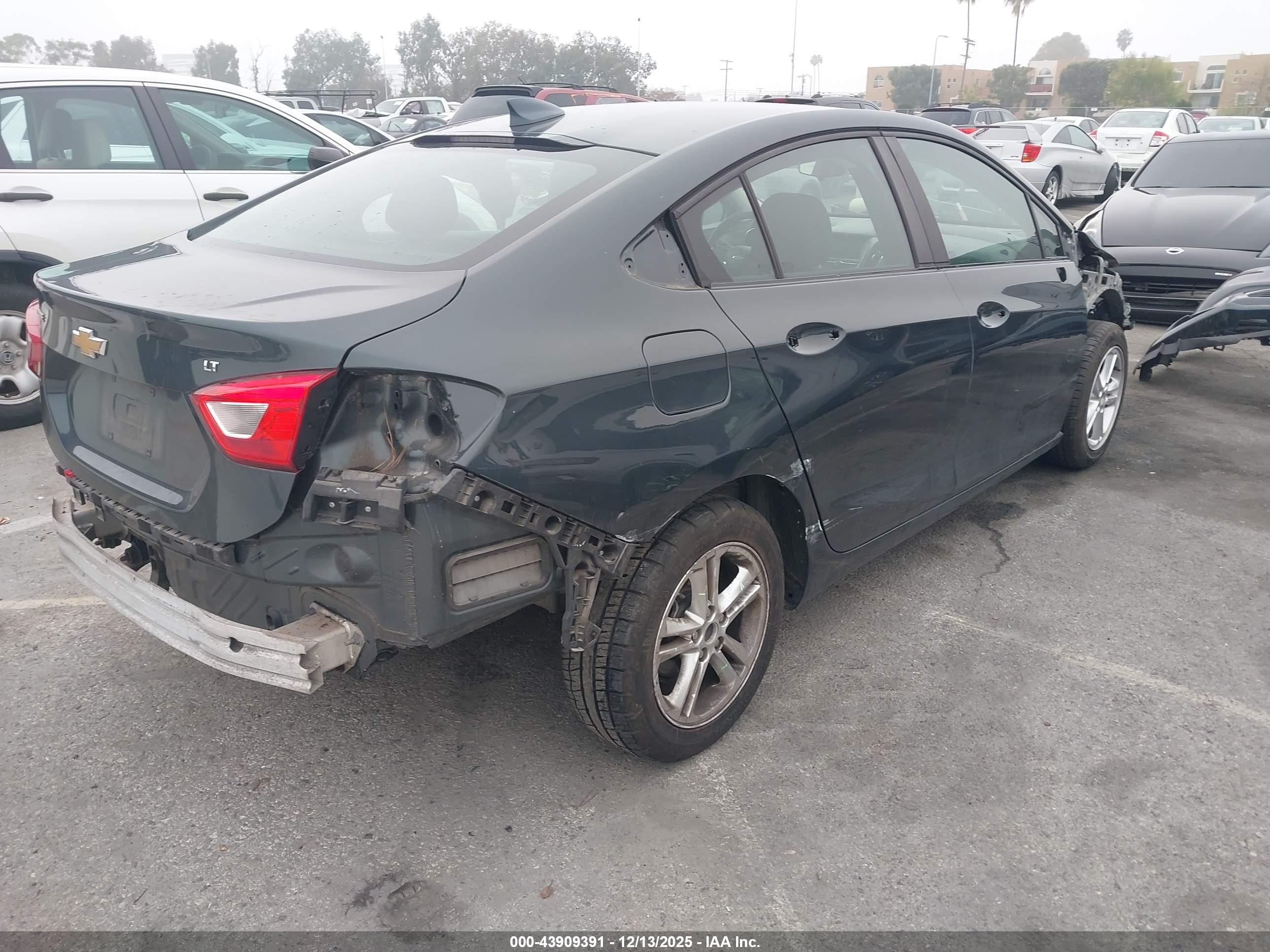 CHEVROLET CRUZE image 4