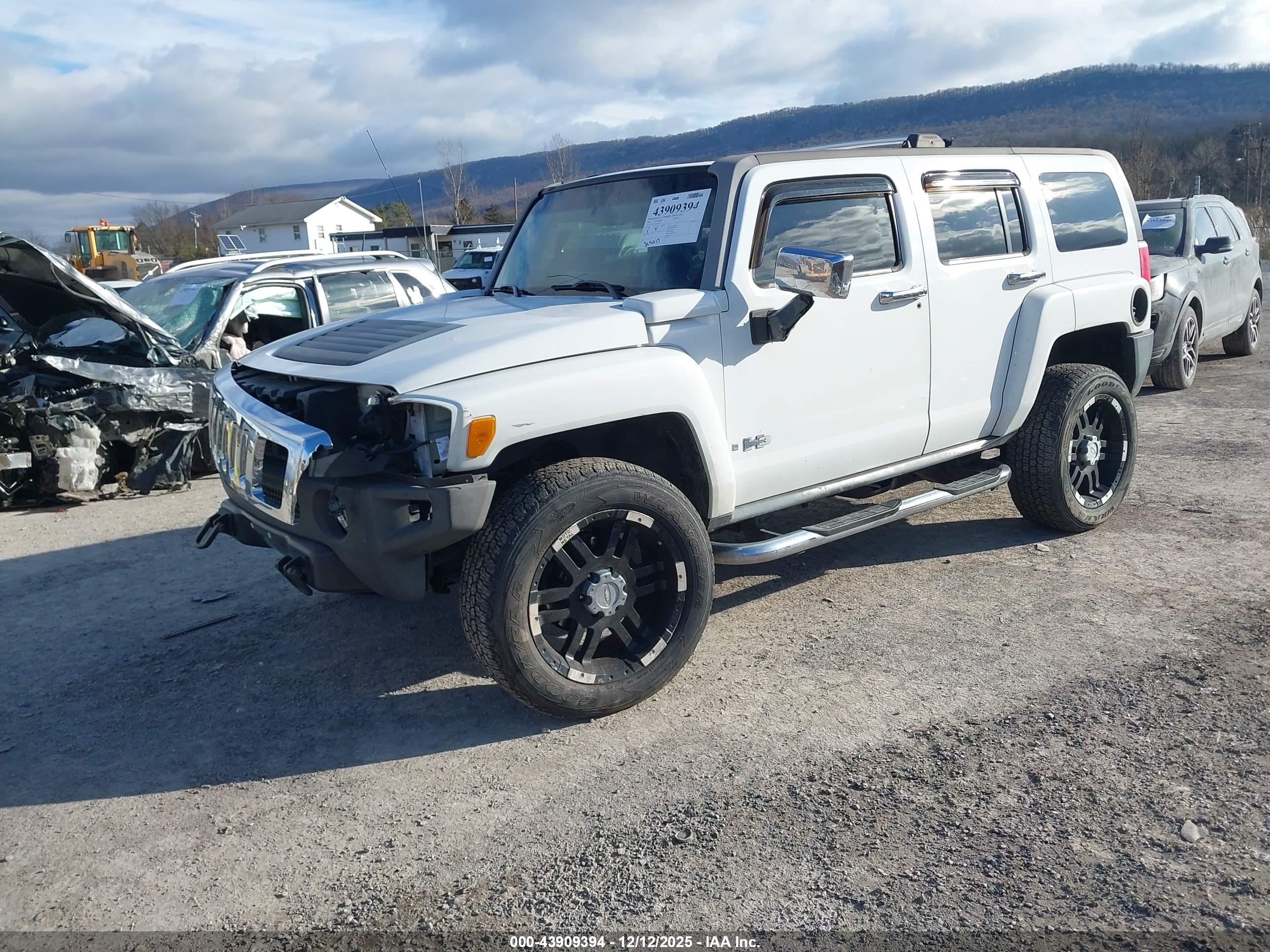 HUMMER H3 image 2