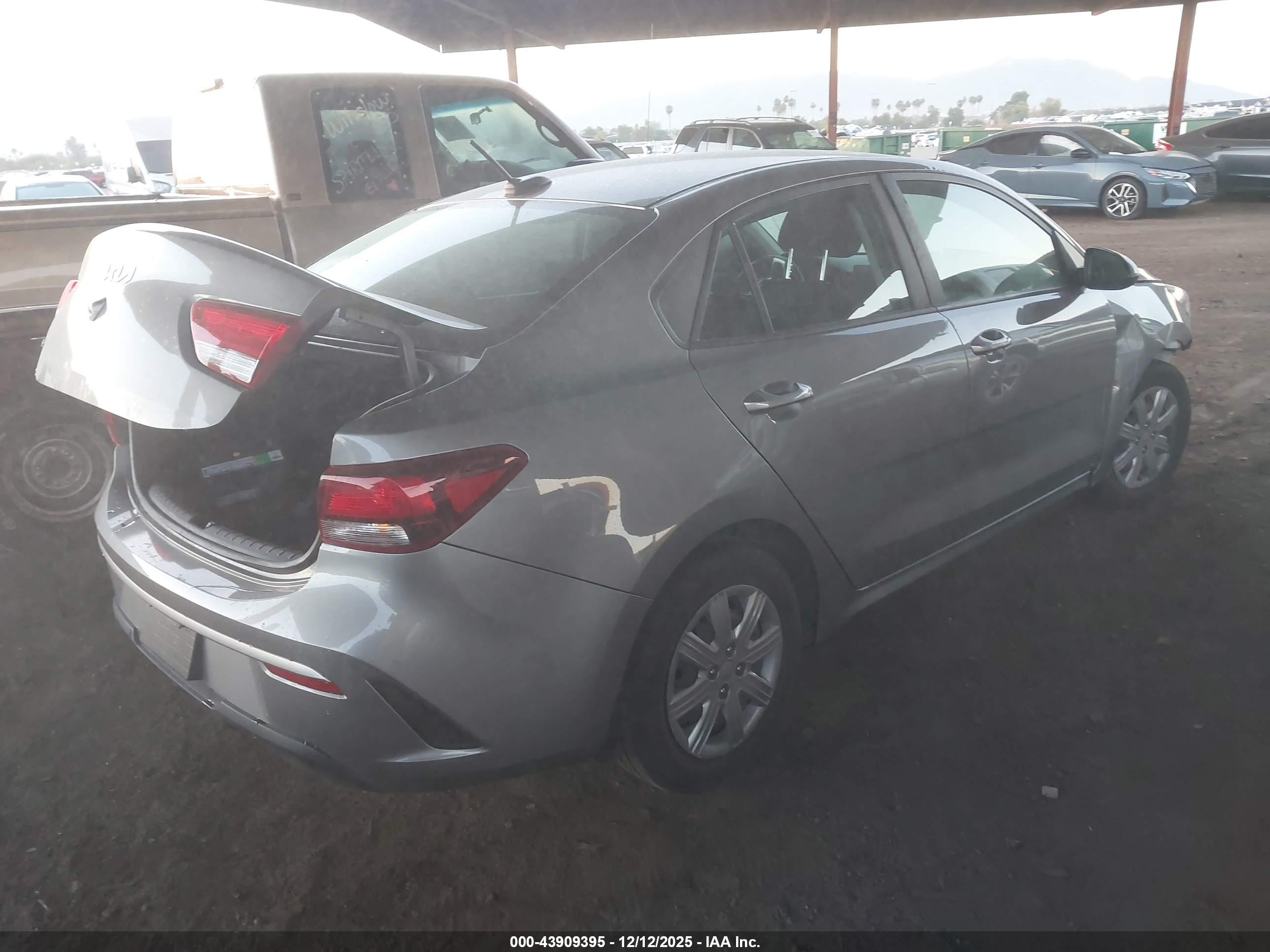 KIA RIO image 4