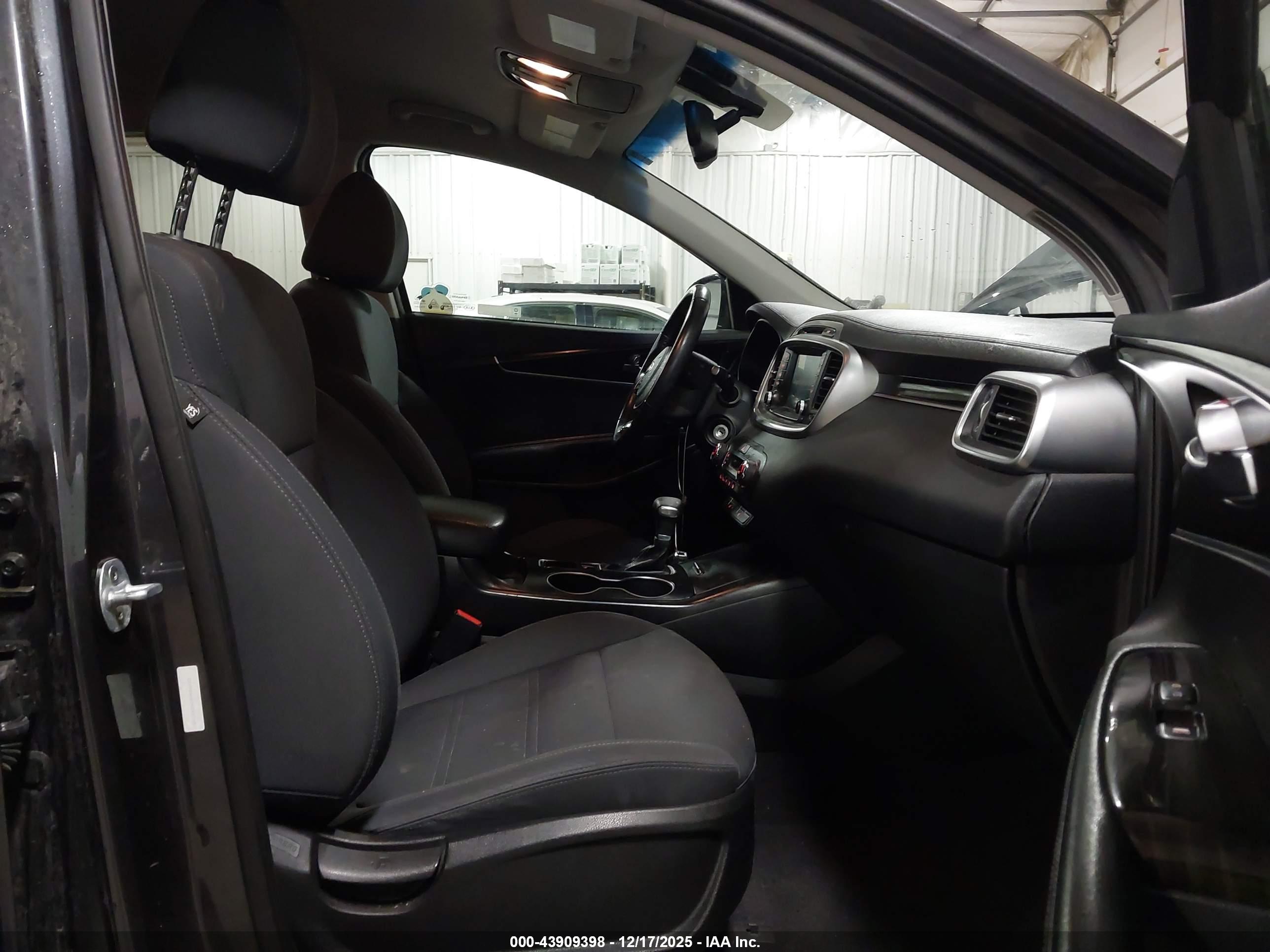 KIA SORENTO image 5