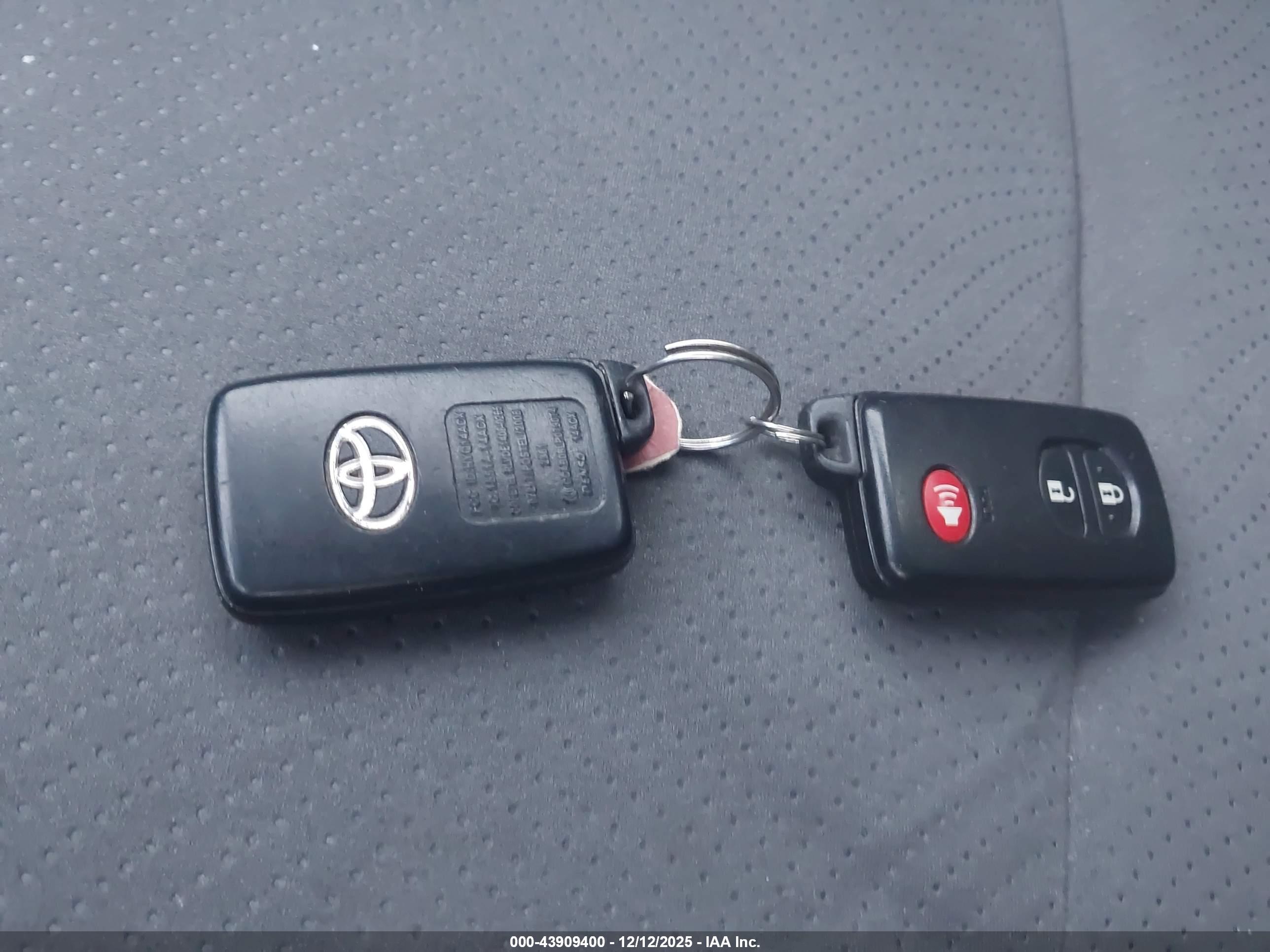 TOYOTA PRIUS image 11