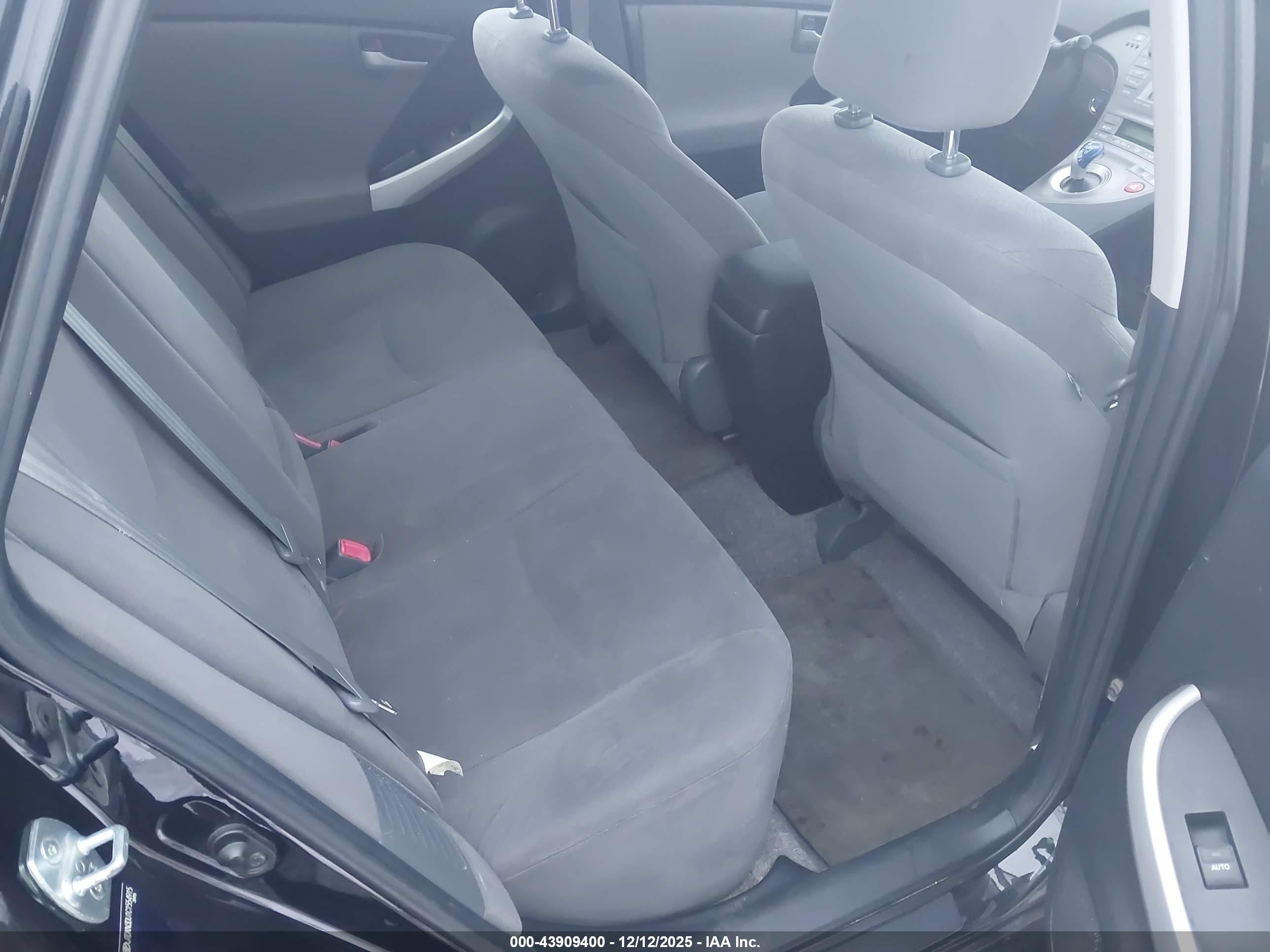 TOYOTA PRIUS image 8