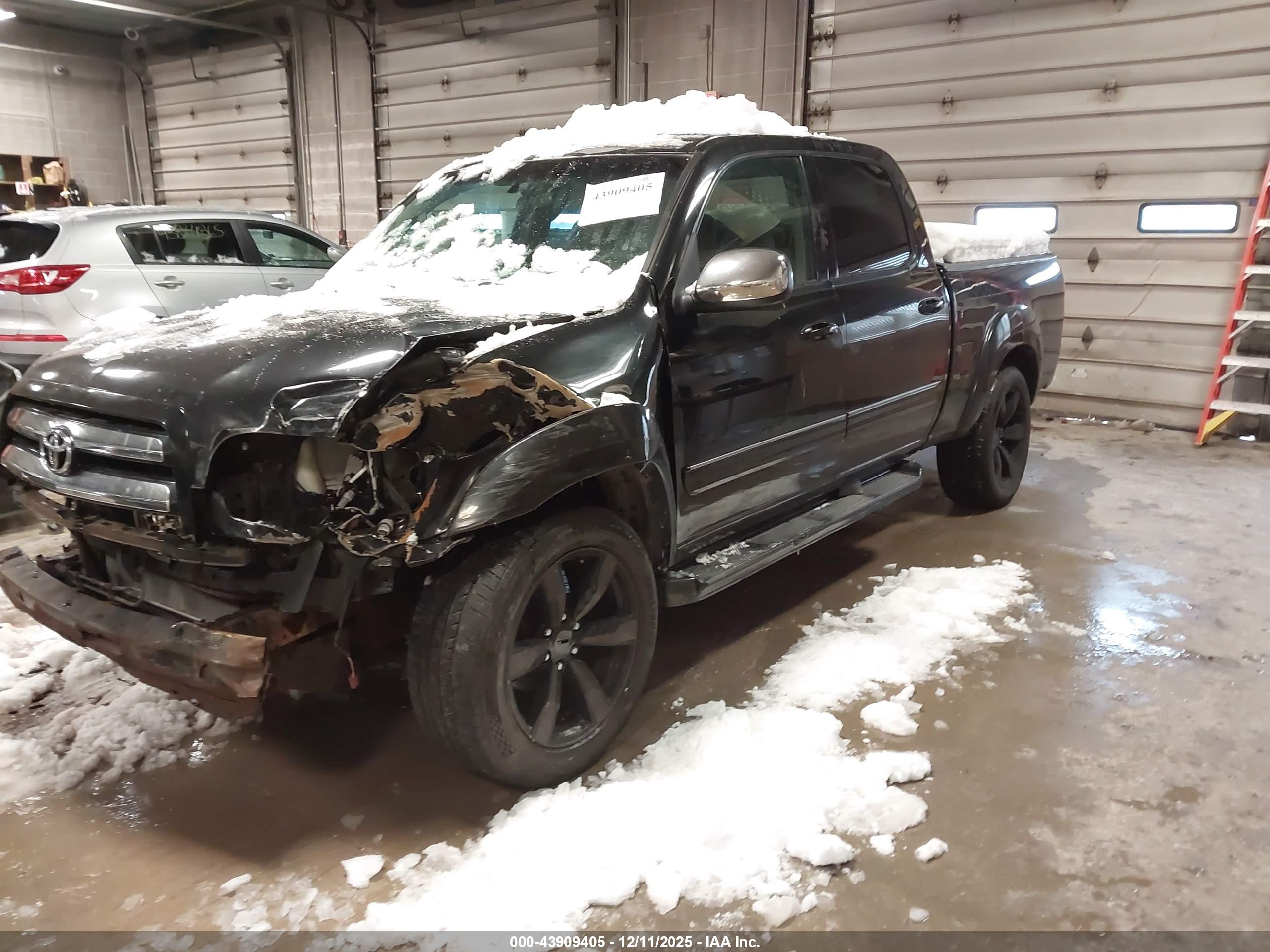 TOYOTA TUNDRA image 2