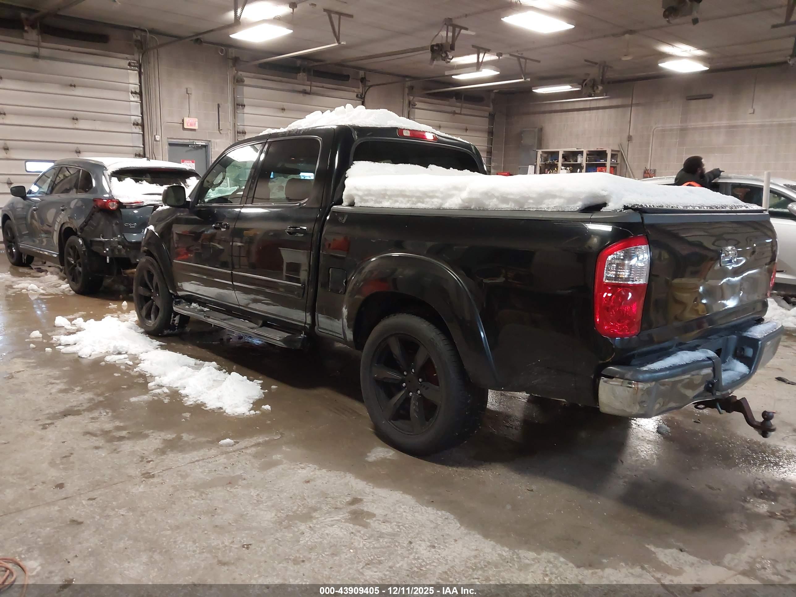 TOYOTA TUNDRA image 3