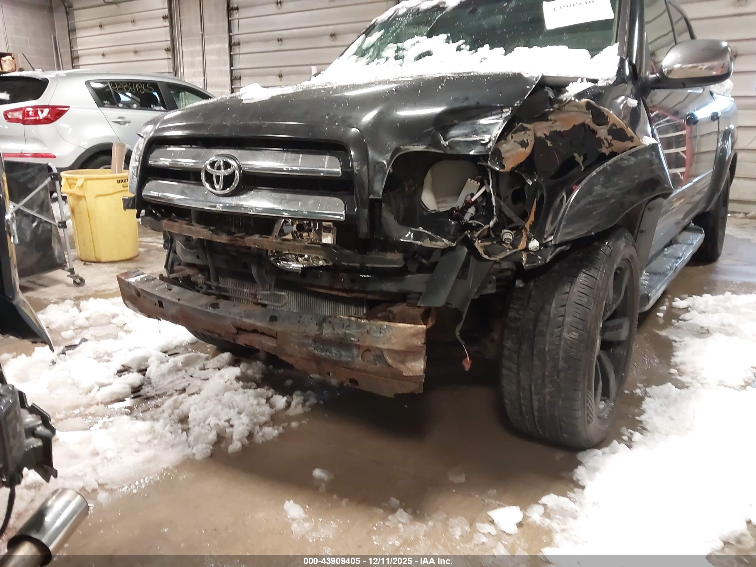 TOYOTA TUNDRA image 6