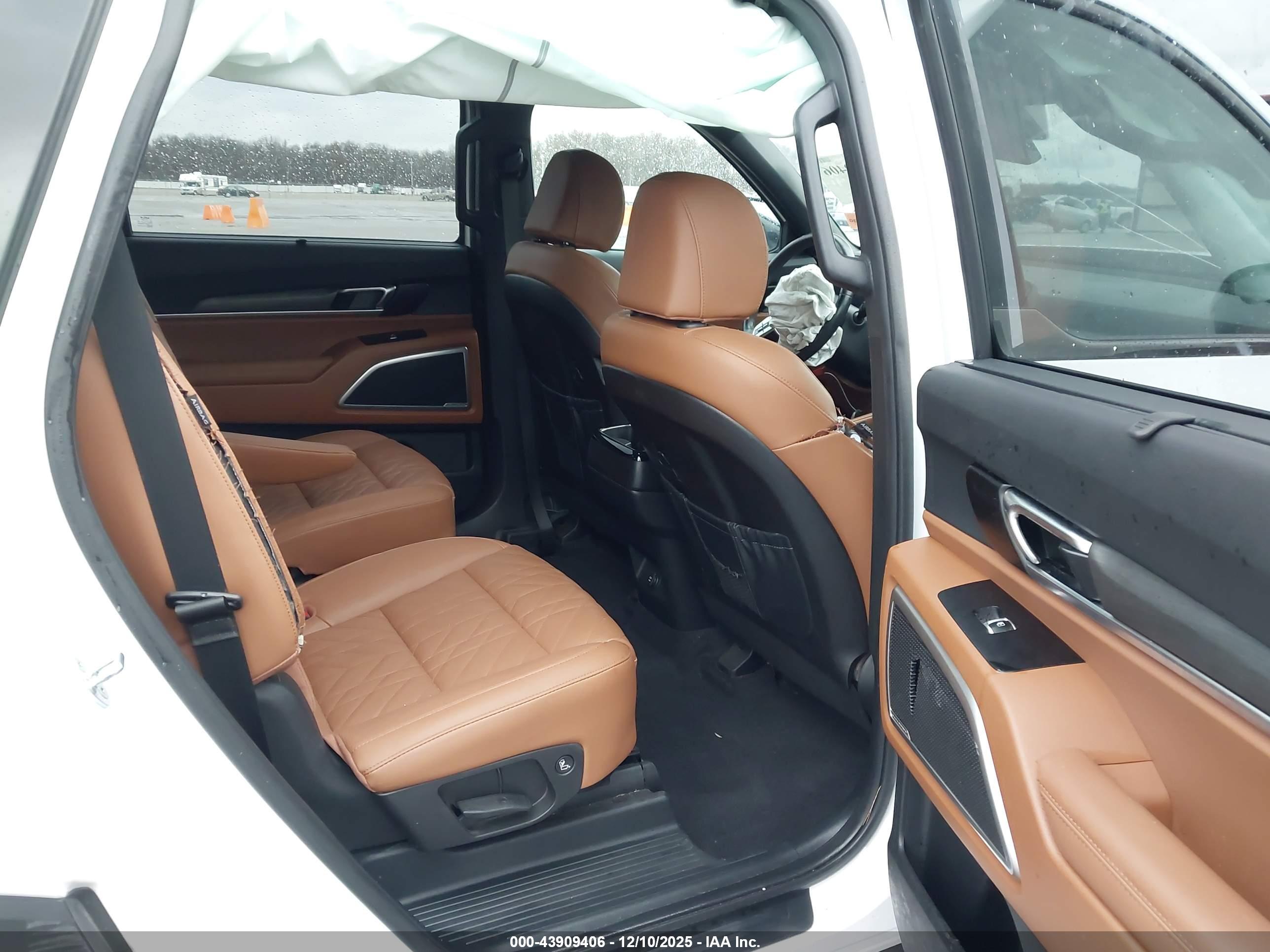 KIA TELLURIDE image 8