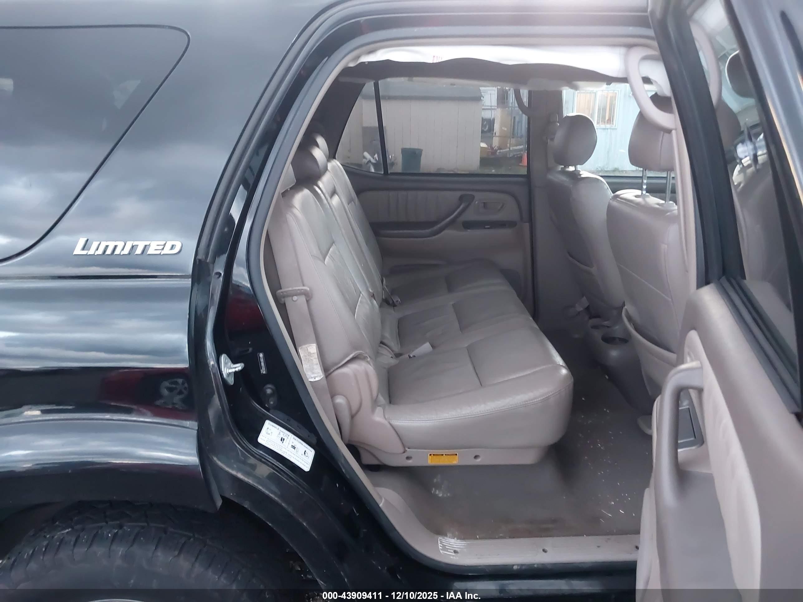 TOYOTA SEQUOIA image 8