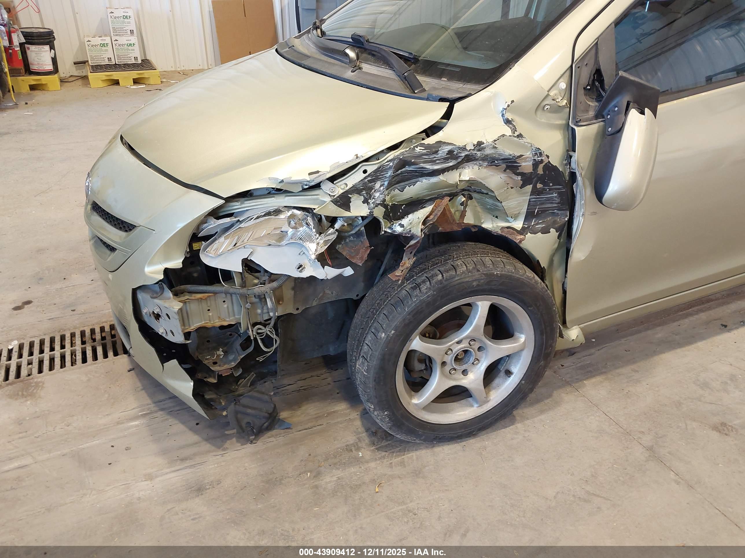 TOYOTA YARIS image 6