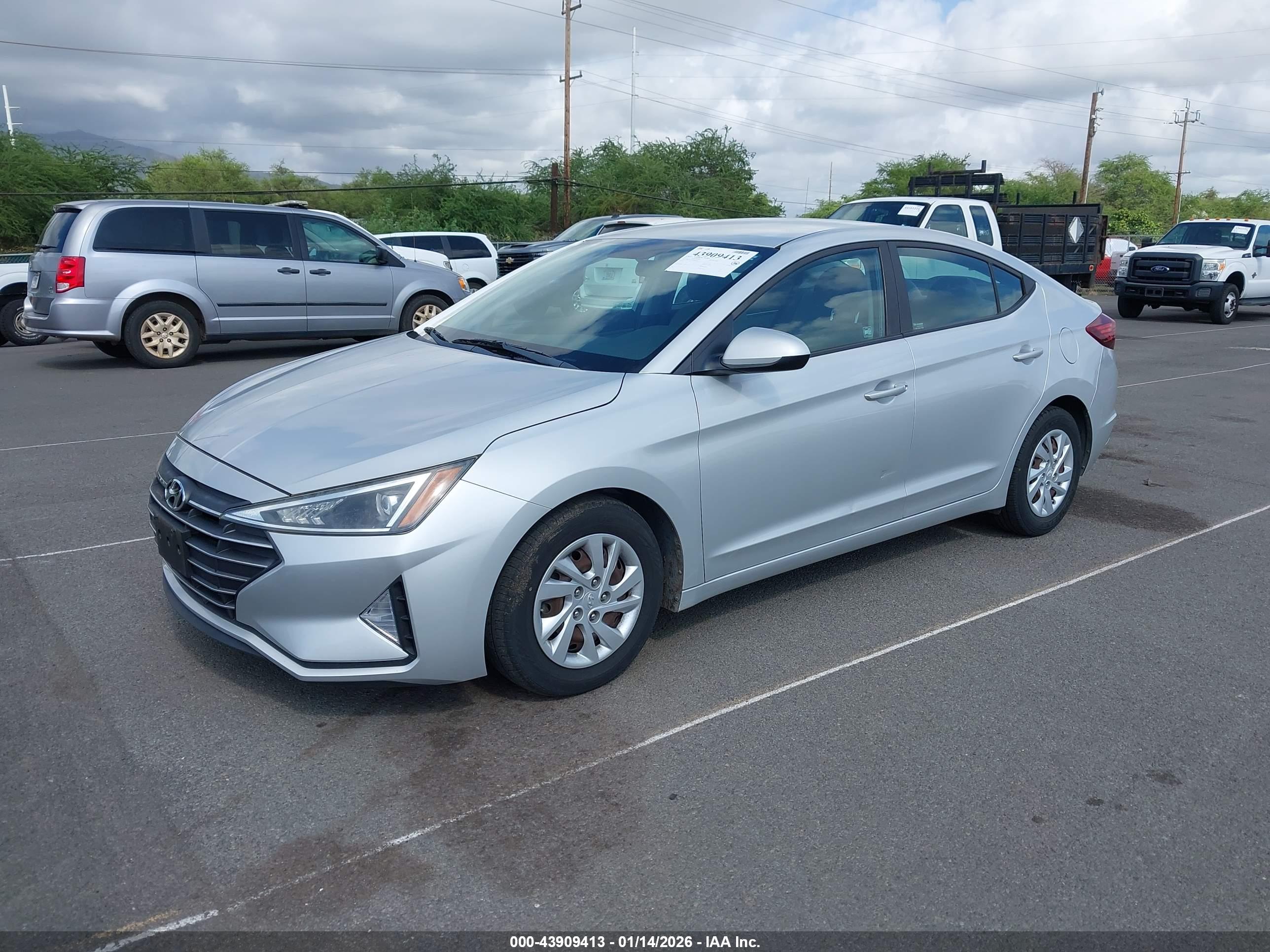 HYUNDAI ELANTRA image 2