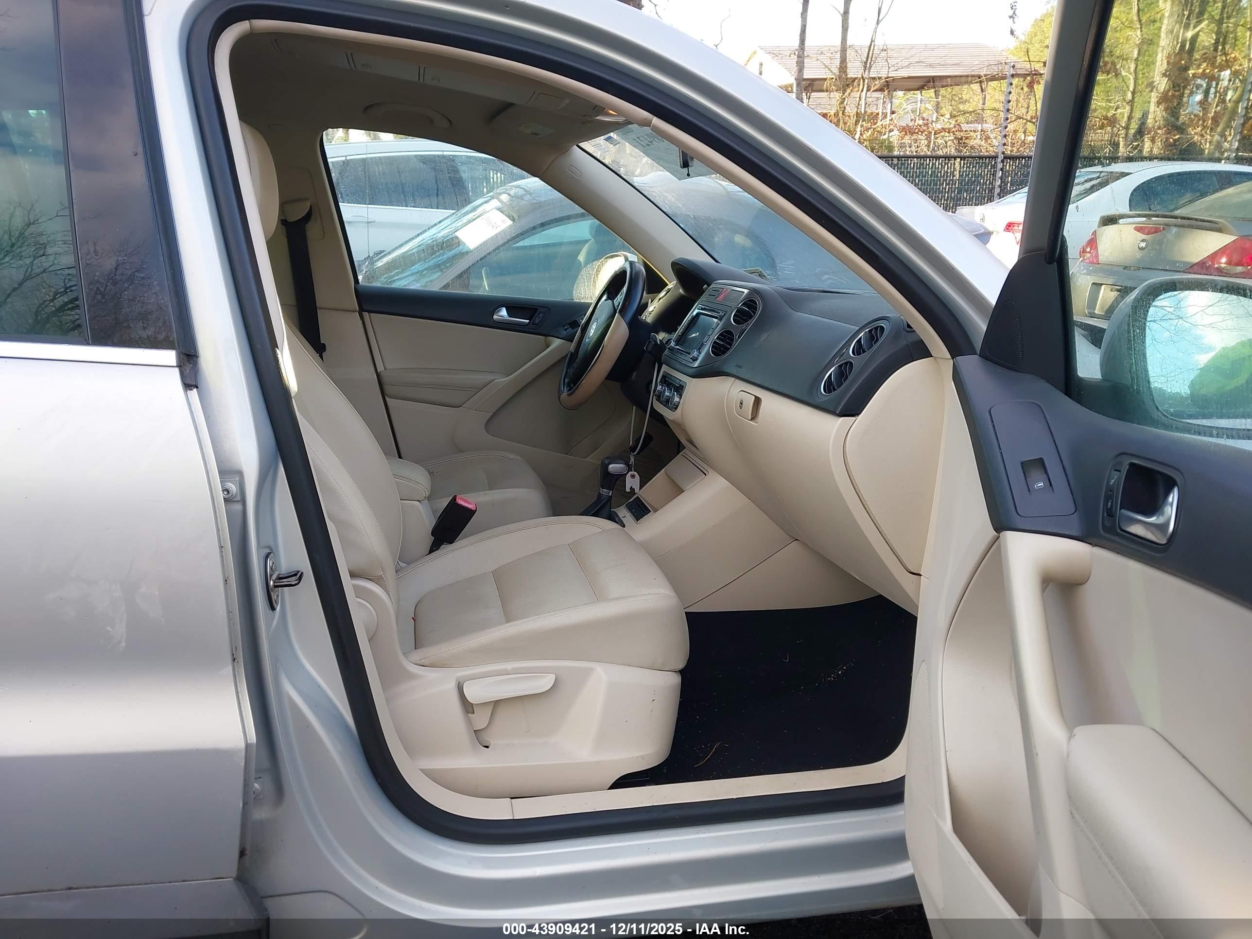 VOLKSWAGEN TIGUAN image 5