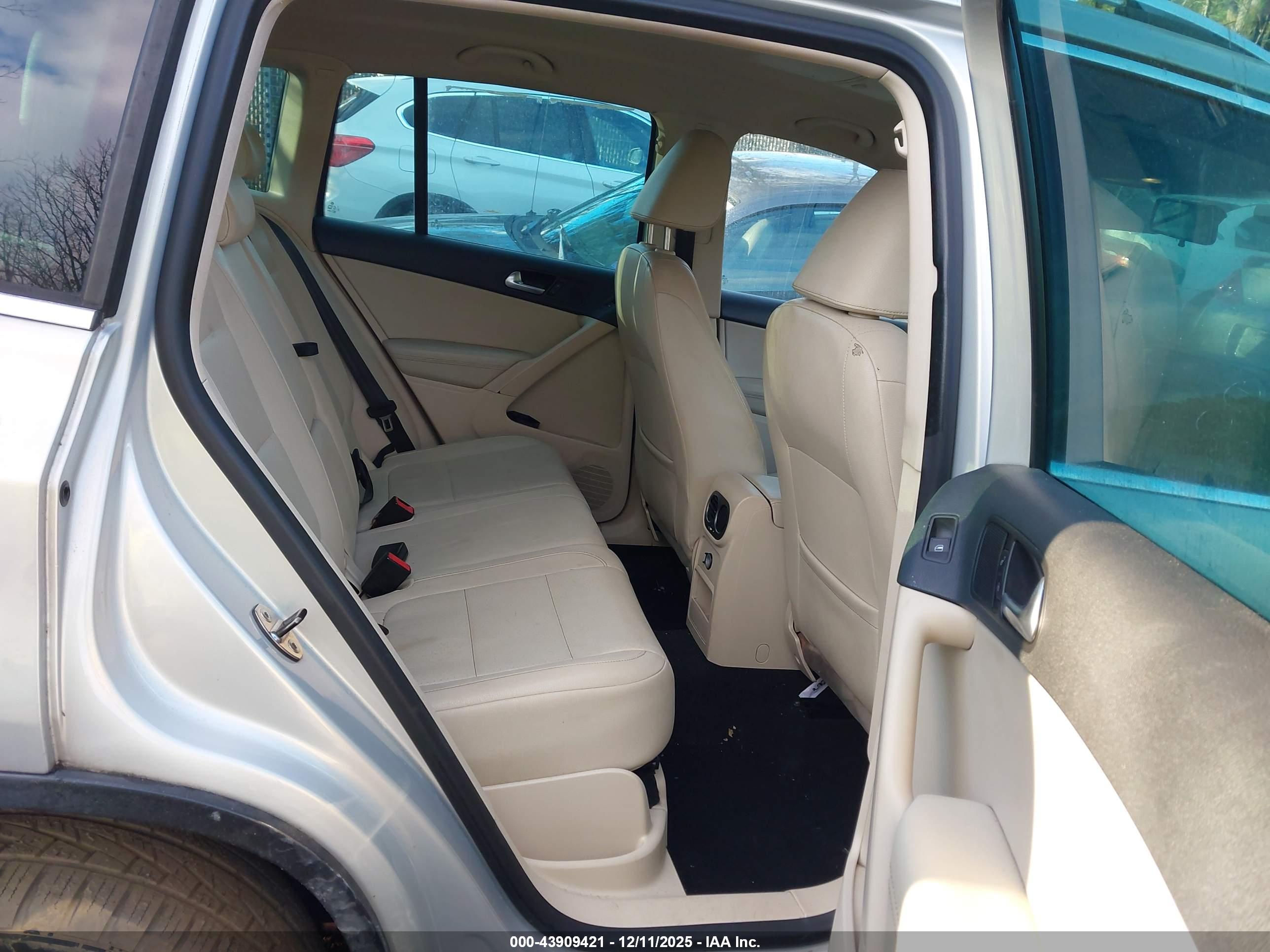 VOLKSWAGEN TIGUAN image 8