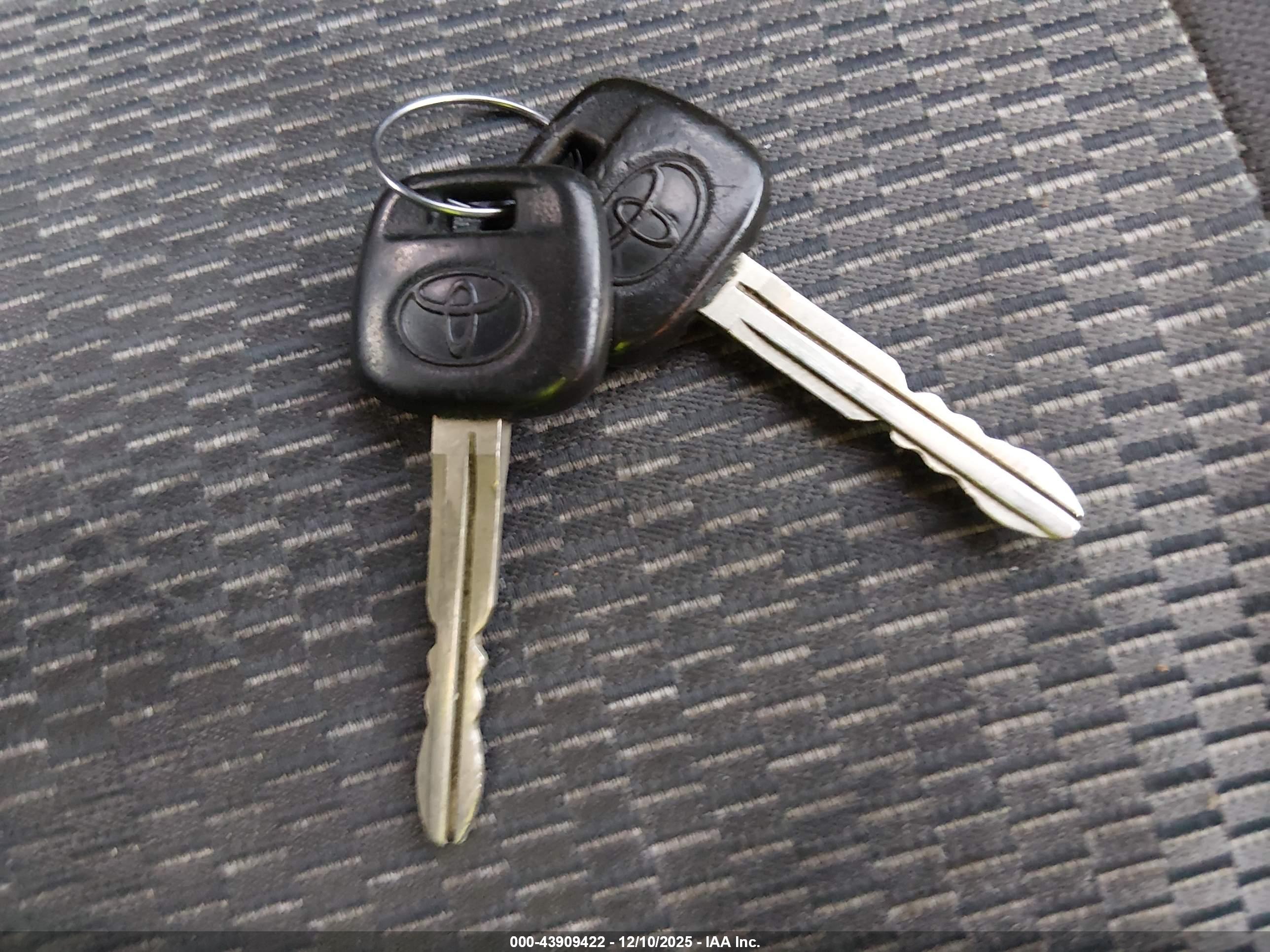 TOYOTA RAV4 image 11