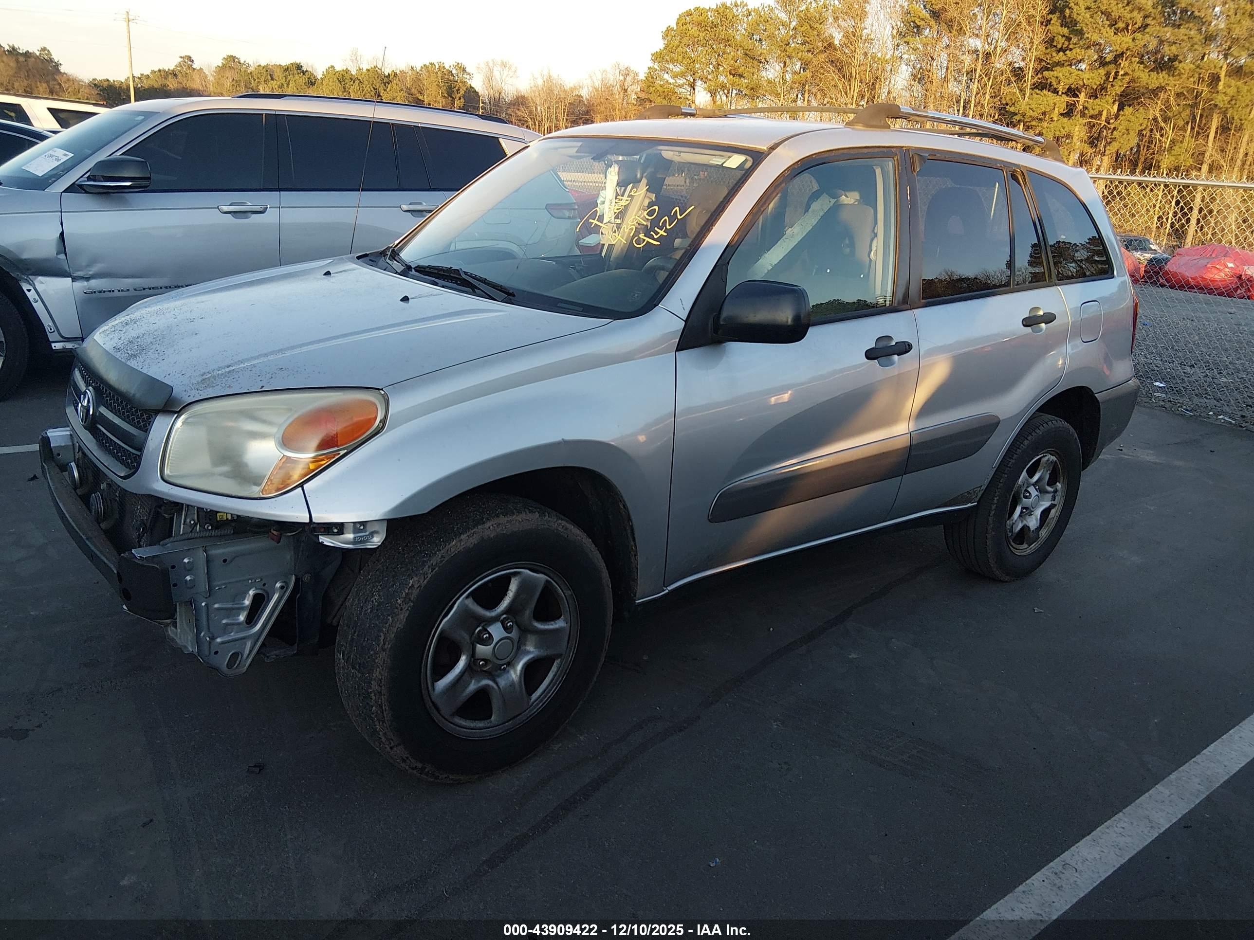 TOYOTA RAV4 image 2