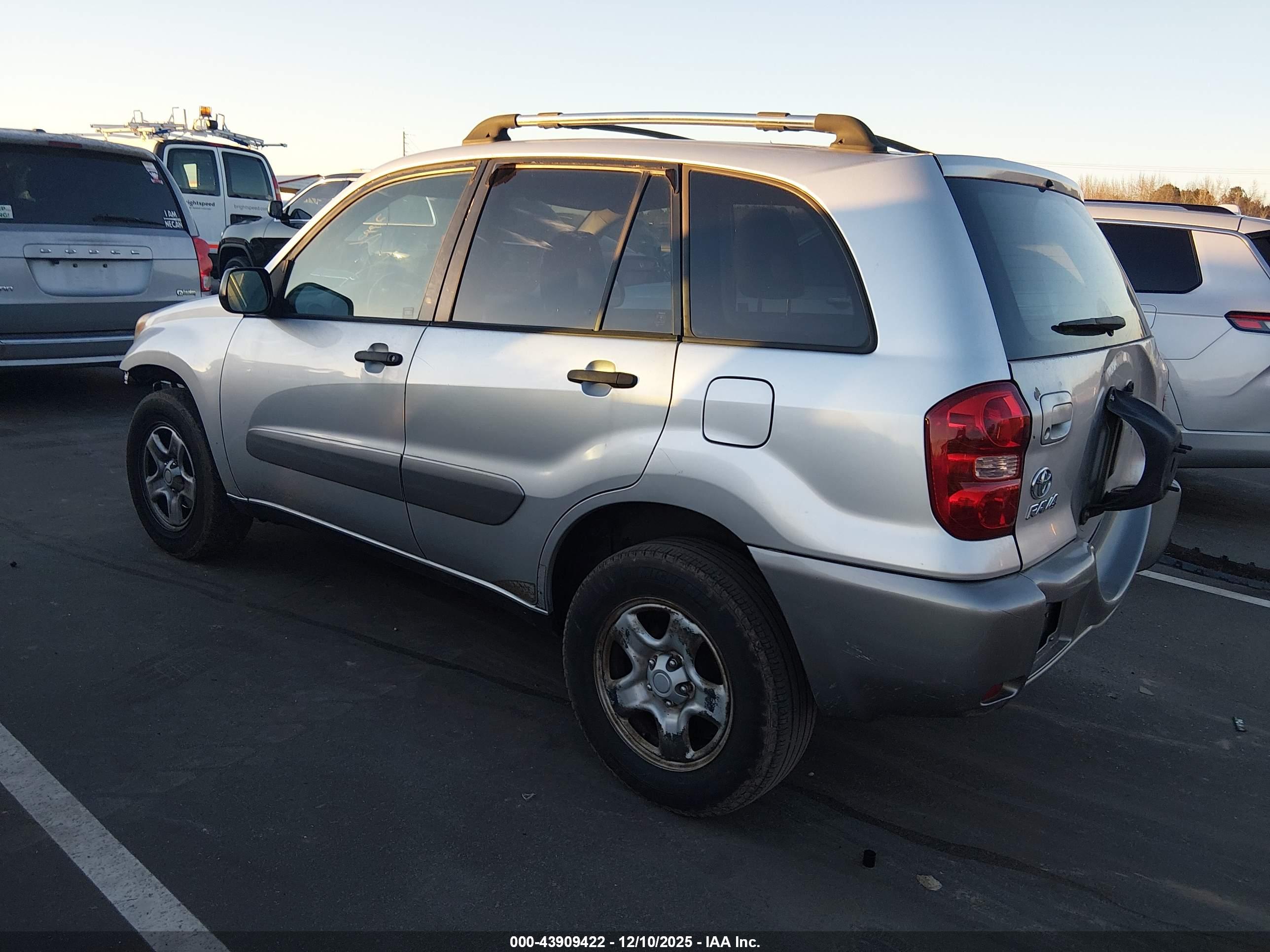 TOYOTA RAV4 image 3