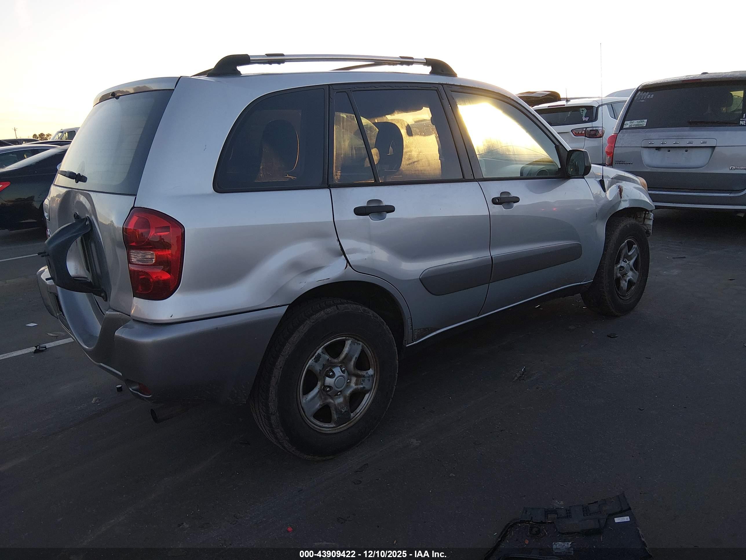 TOYOTA RAV4 image 4