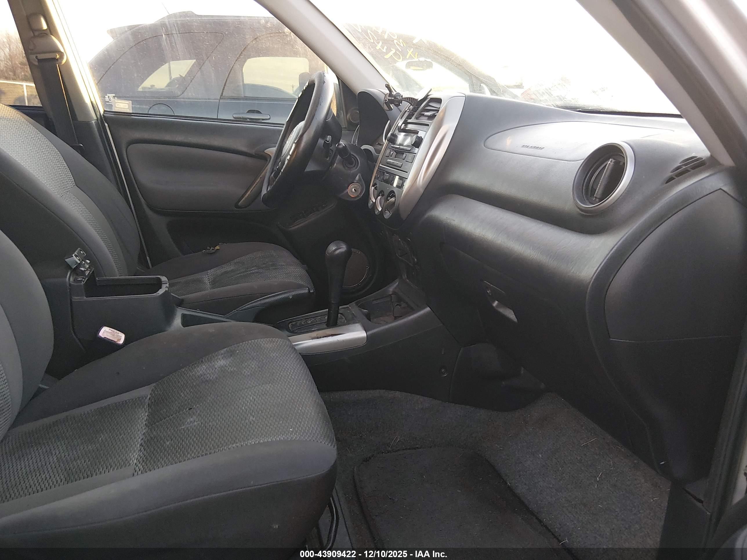 TOYOTA RAV4 image 5