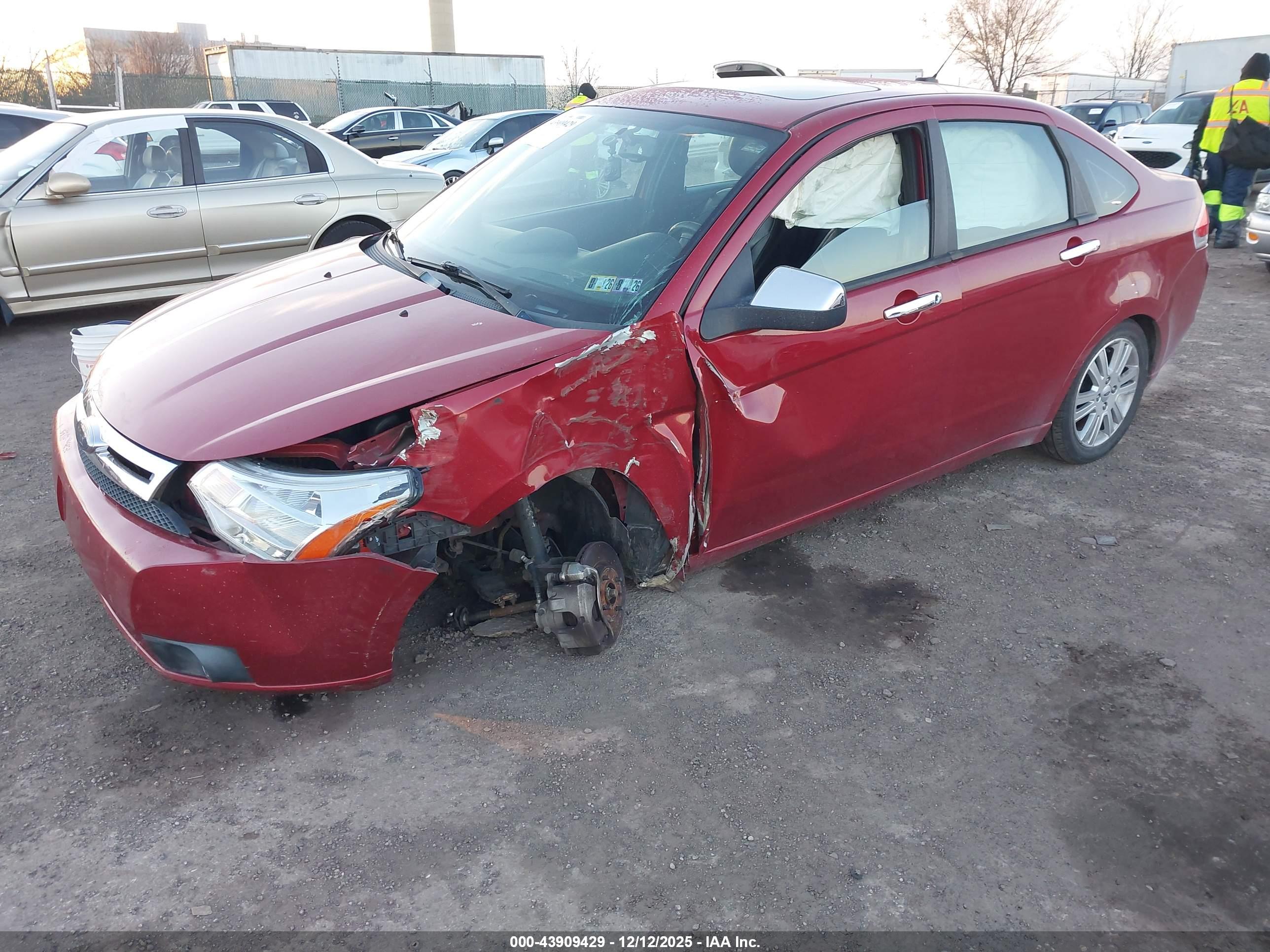 FORD FOCUS image 2