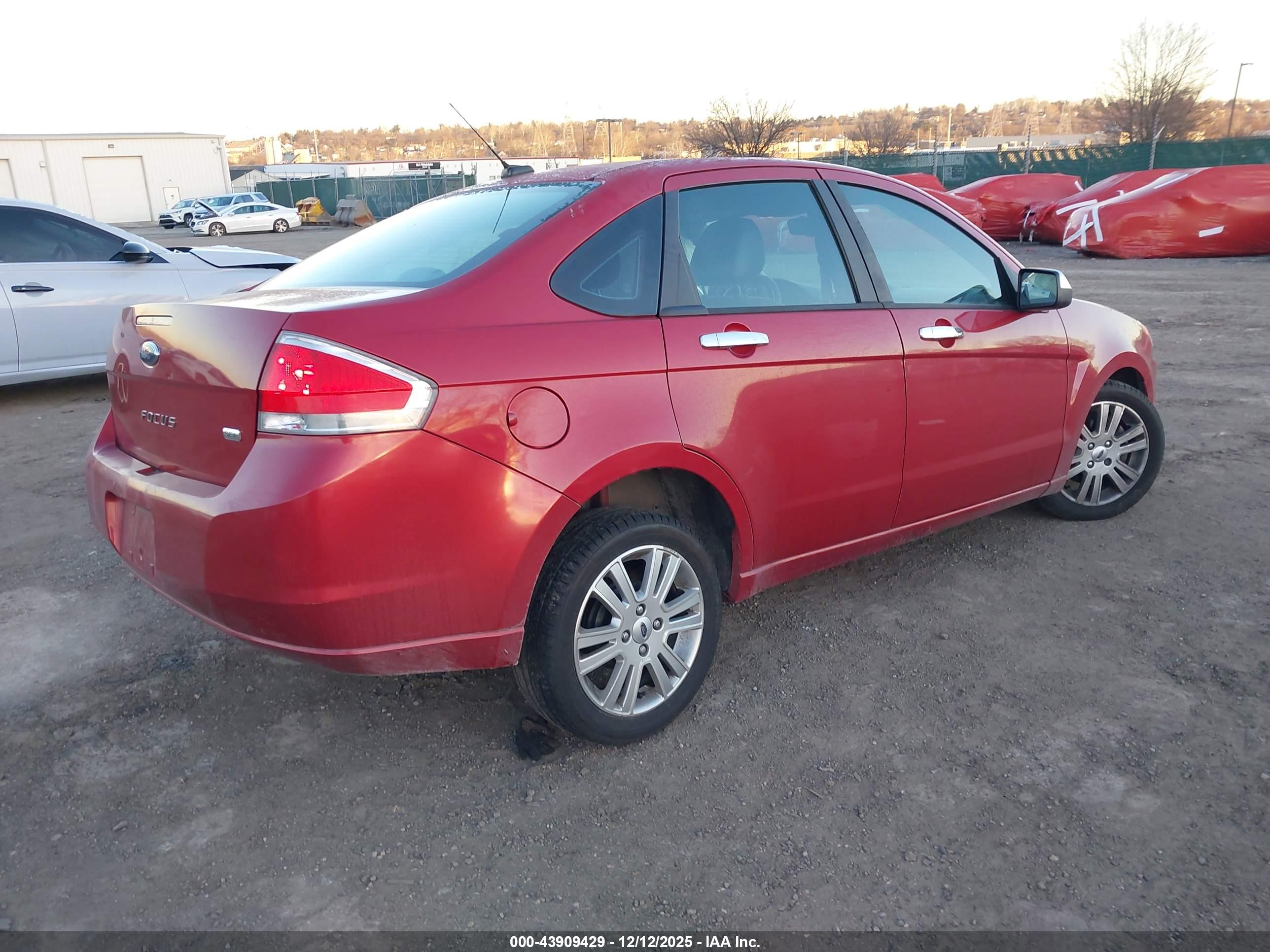 FORD FOCUS image 4