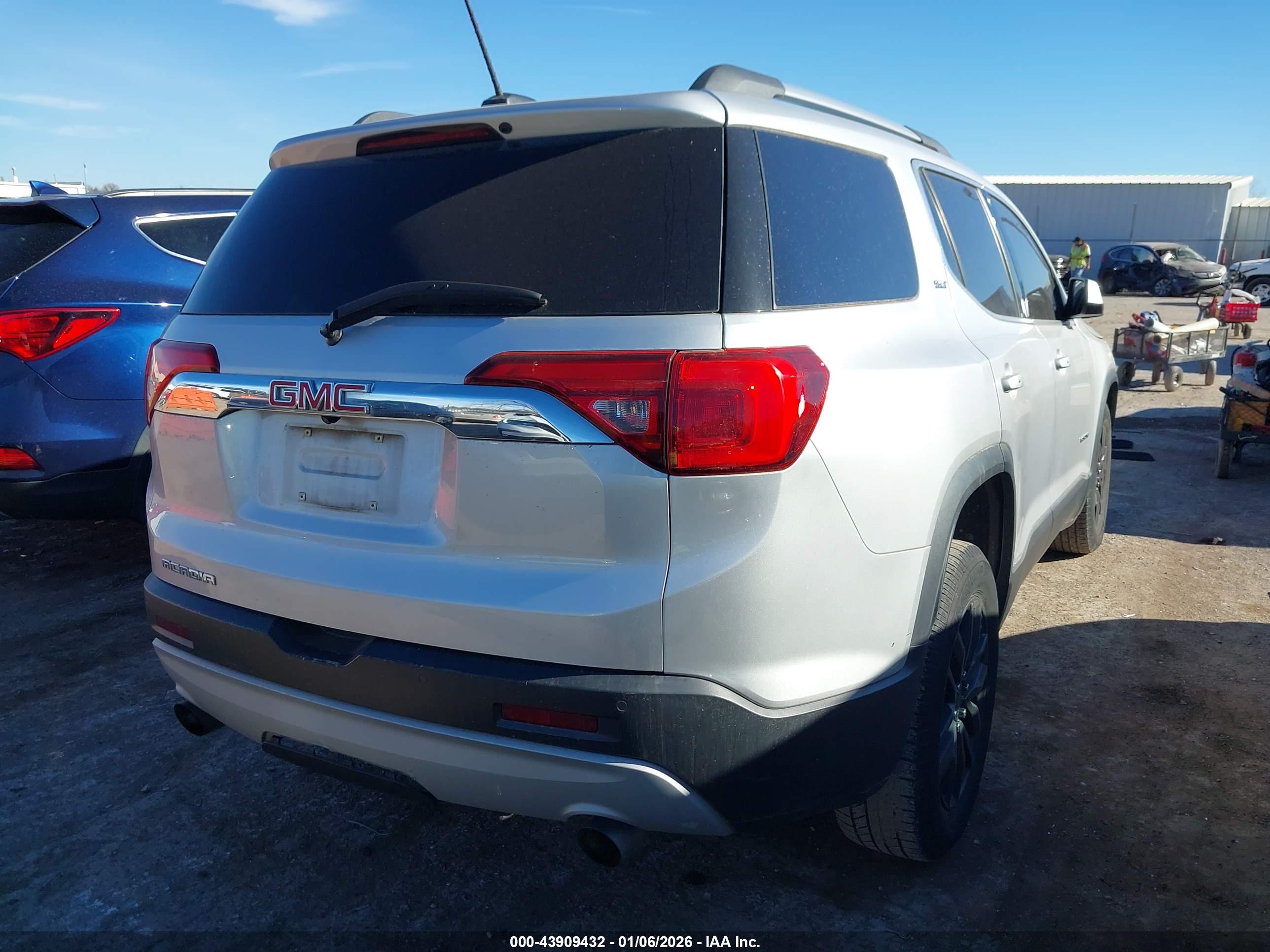 GMC ACADIA image 4