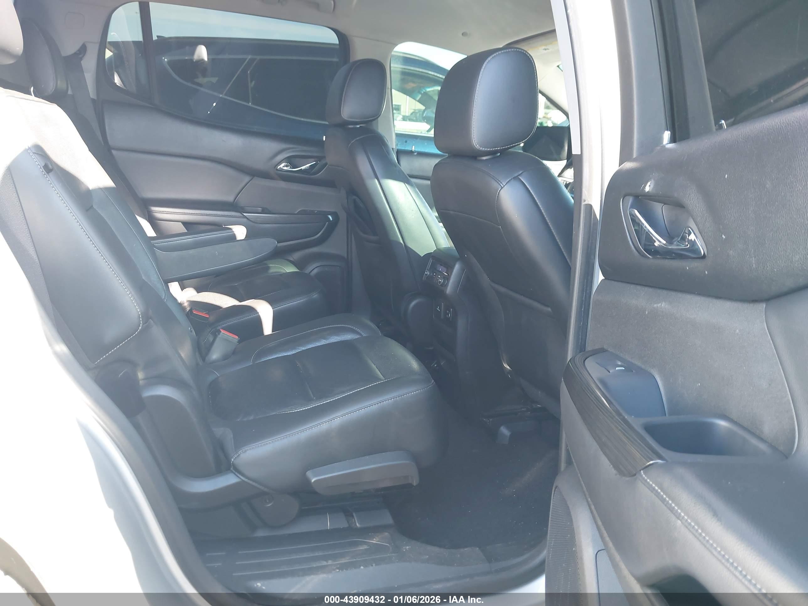 GMC ACADIA image 8