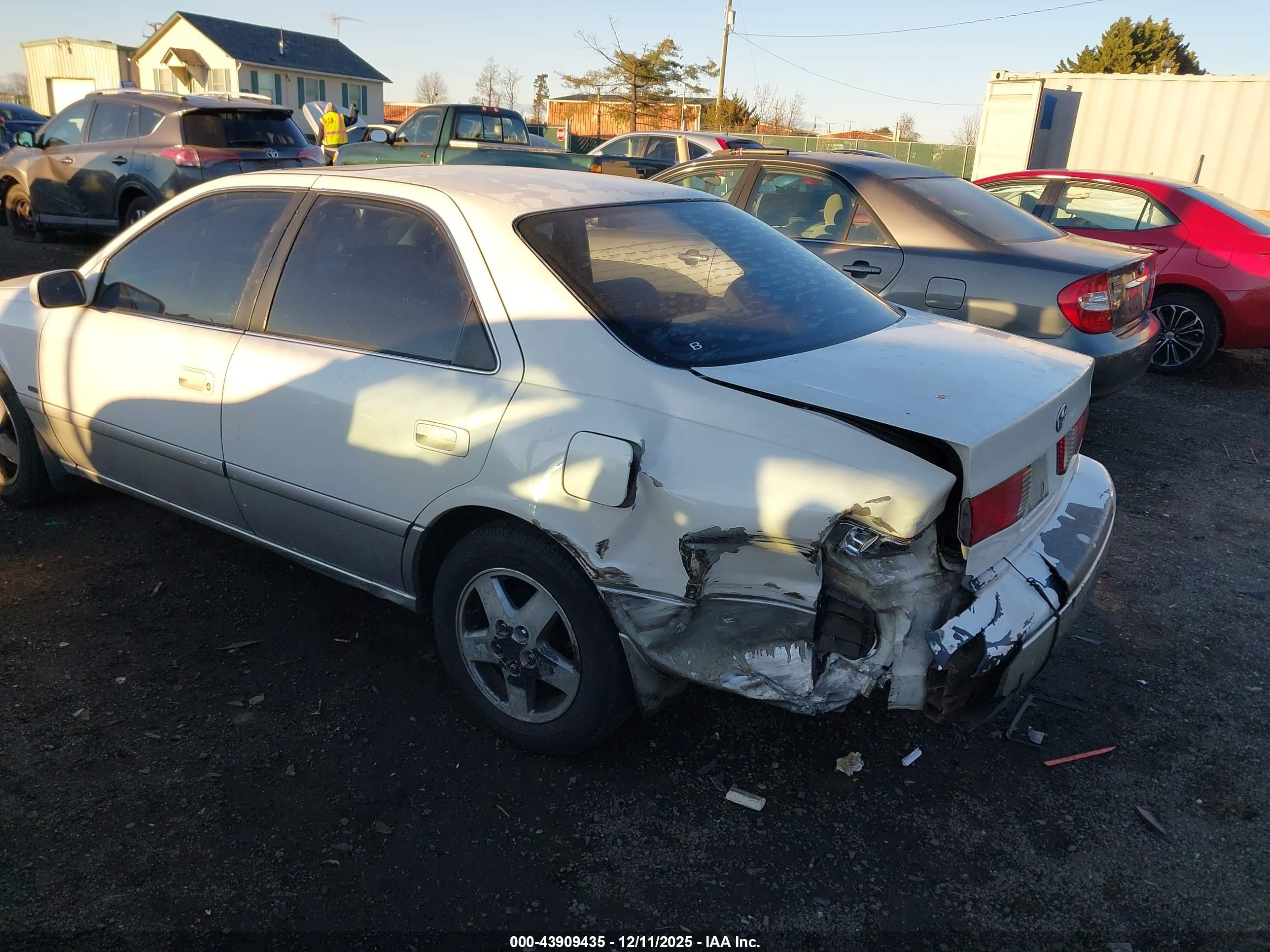 TOYOTA CAMRY image 6